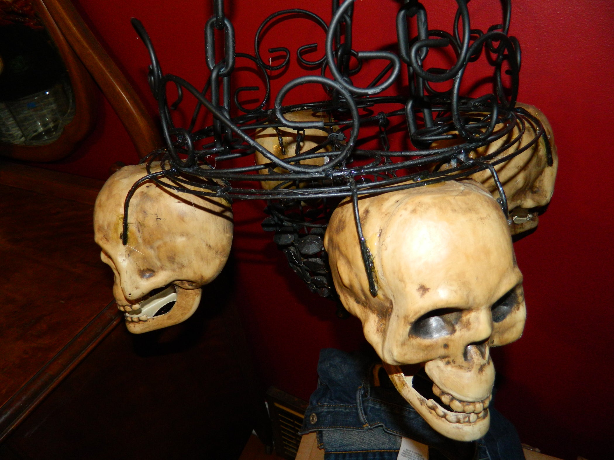 DIY Candlelit Skull Hanging Chandelier, Halloween Prop 8 Steps