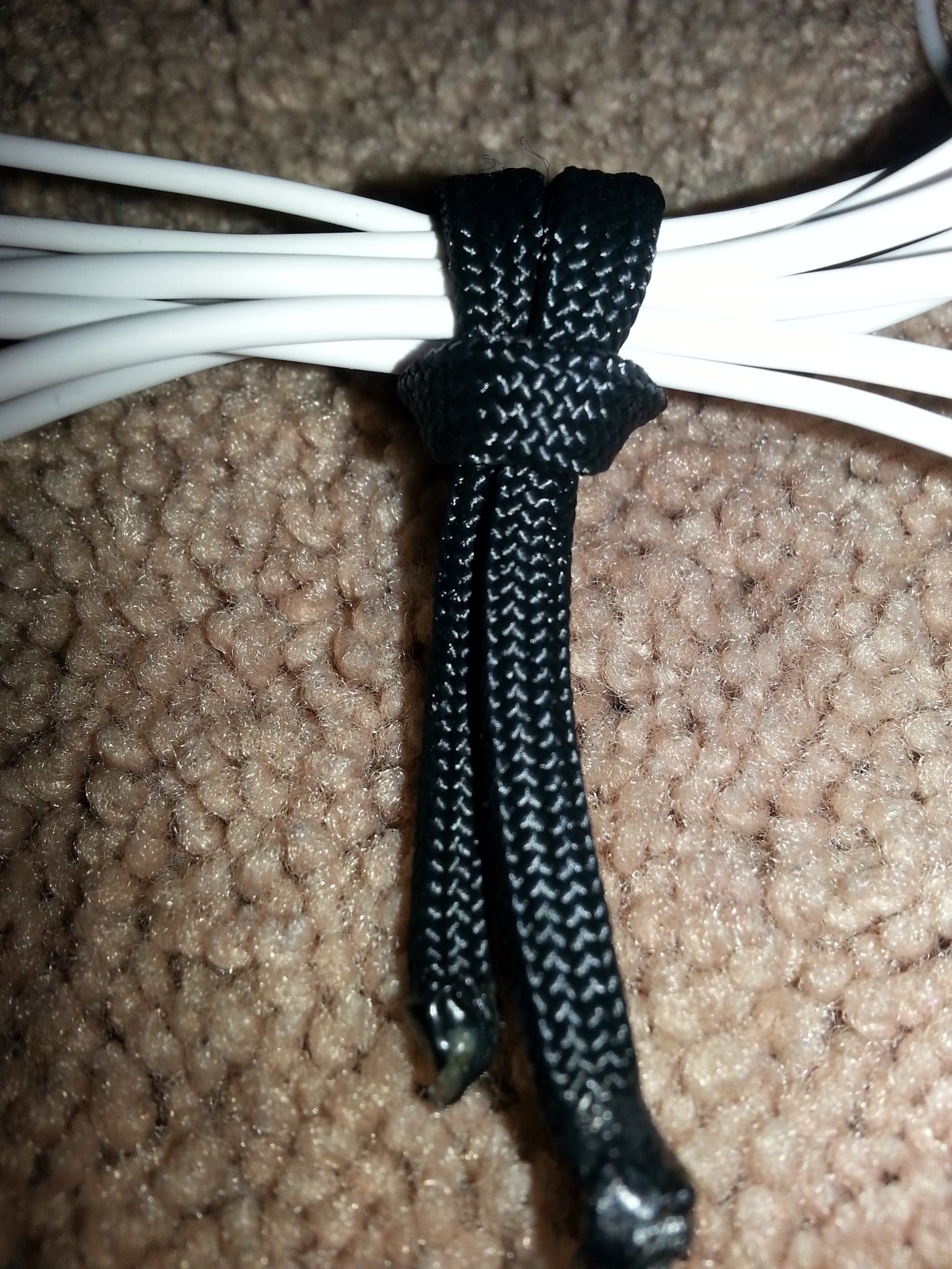 Paracord Headphone Holder 3 Steps Instructables