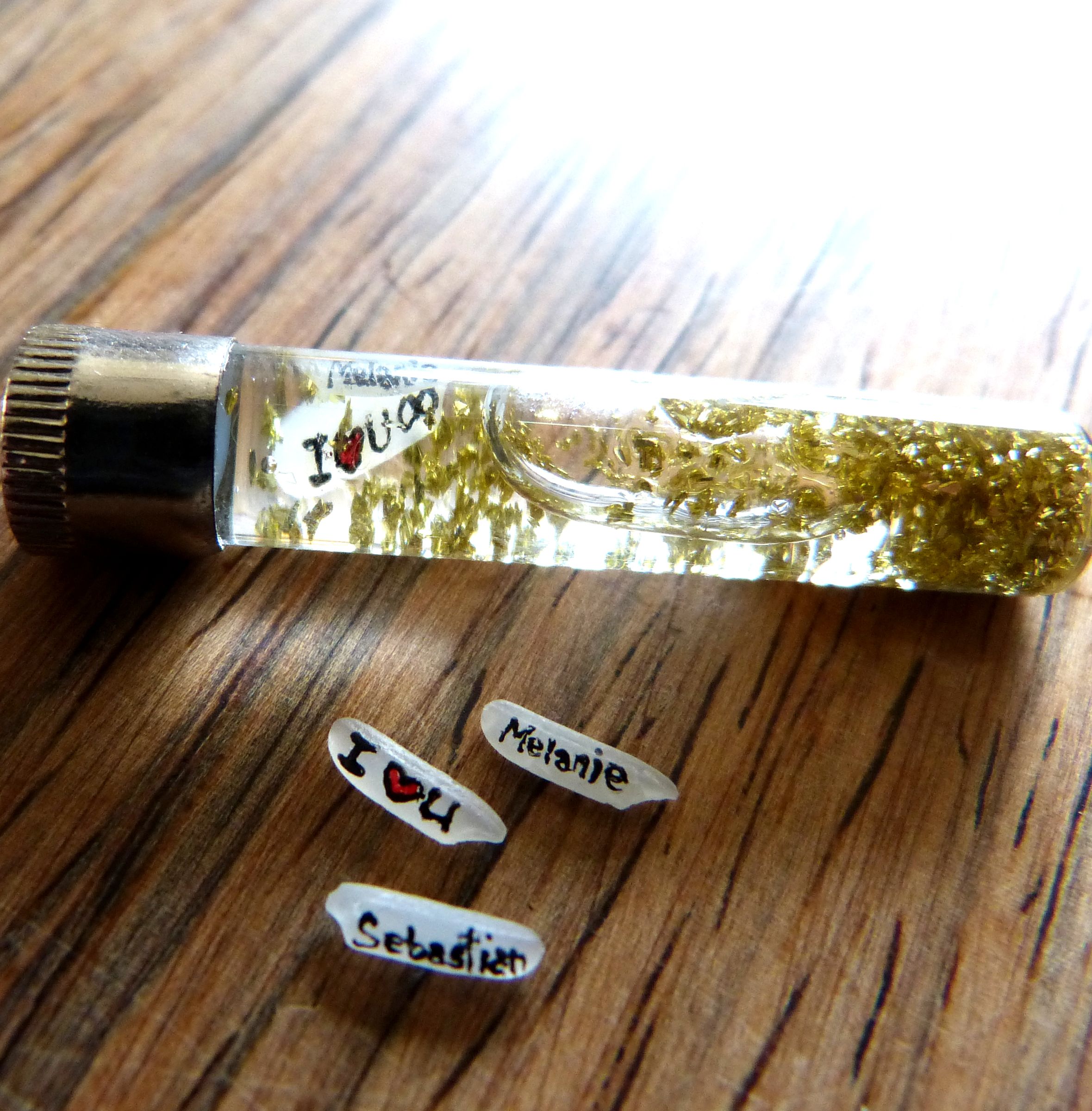 Name on Rice Seed Pendant : 10 Steps 