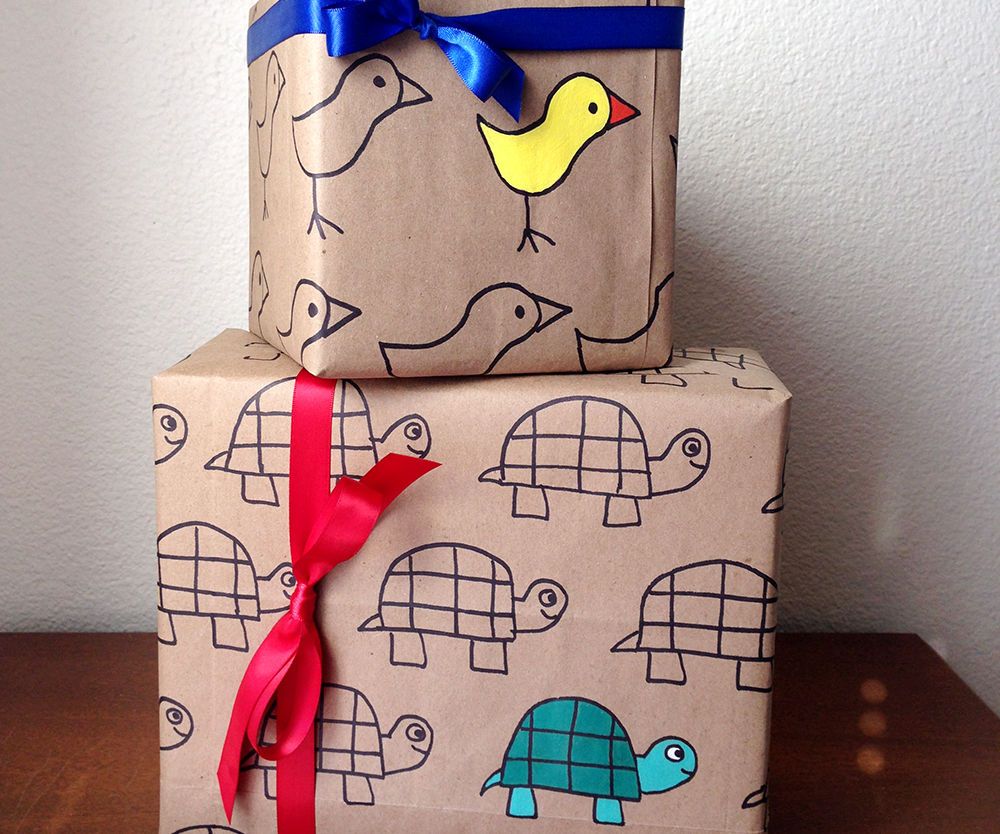 gift bolsa made from wrapping paper