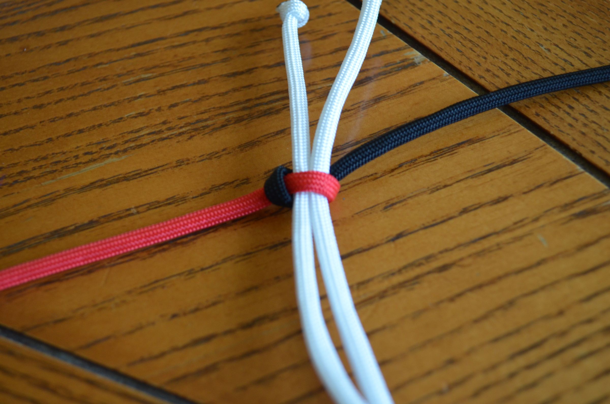 HowTo Adjustable Paracord Bracelet 10 Steps (with Pictures