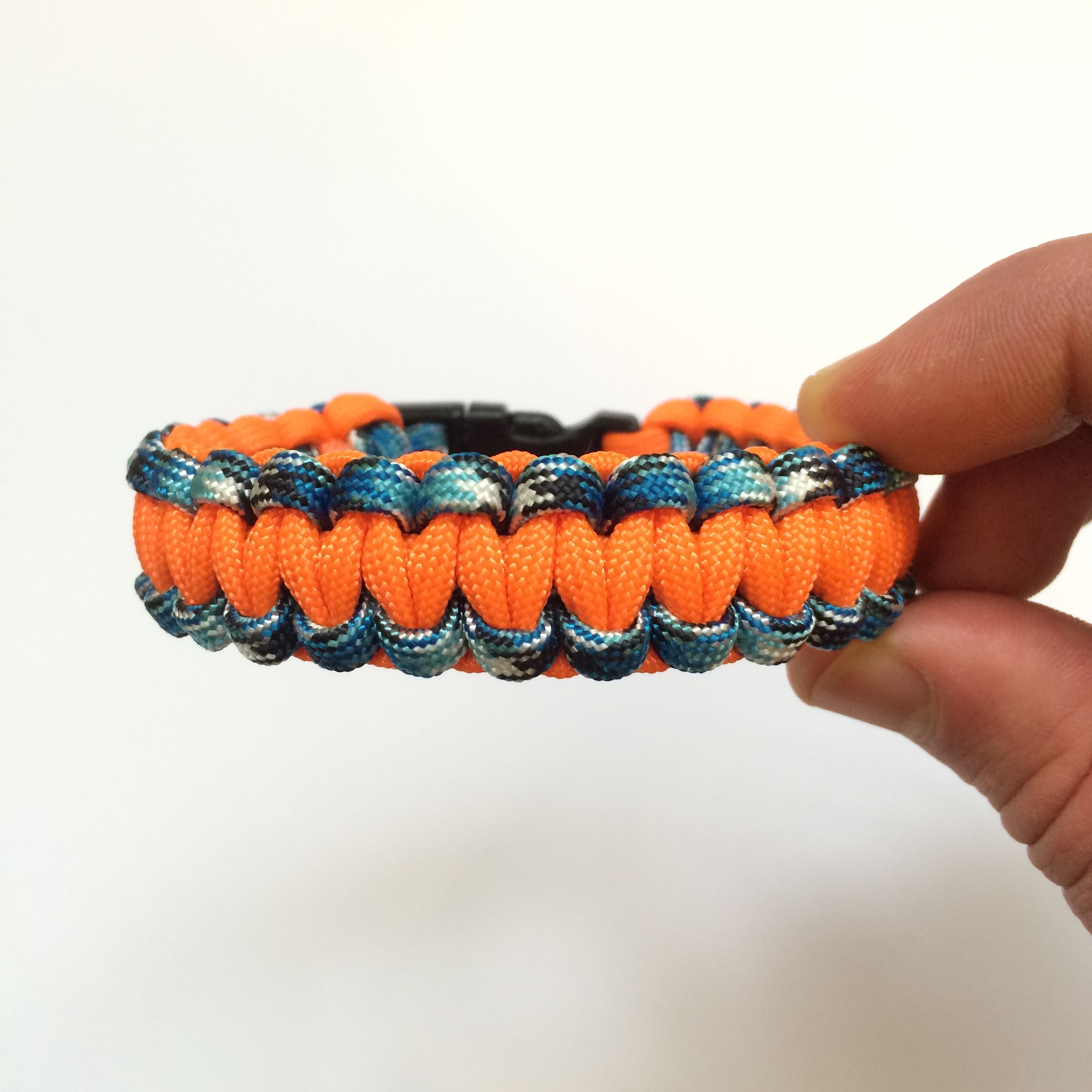 How to Make a Paracord Bracelet 5 Steps Instructables