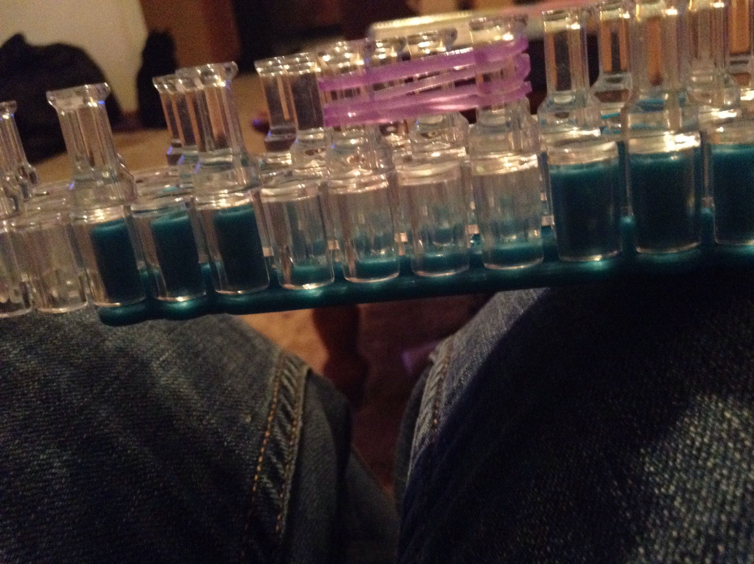 Inverted Fishtail Rainbow Loom : 4 Steps - Instructables