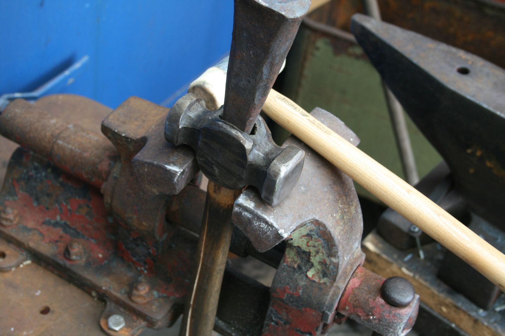 Replacing a Handle on a Hammer 7 Steps (with Pictures