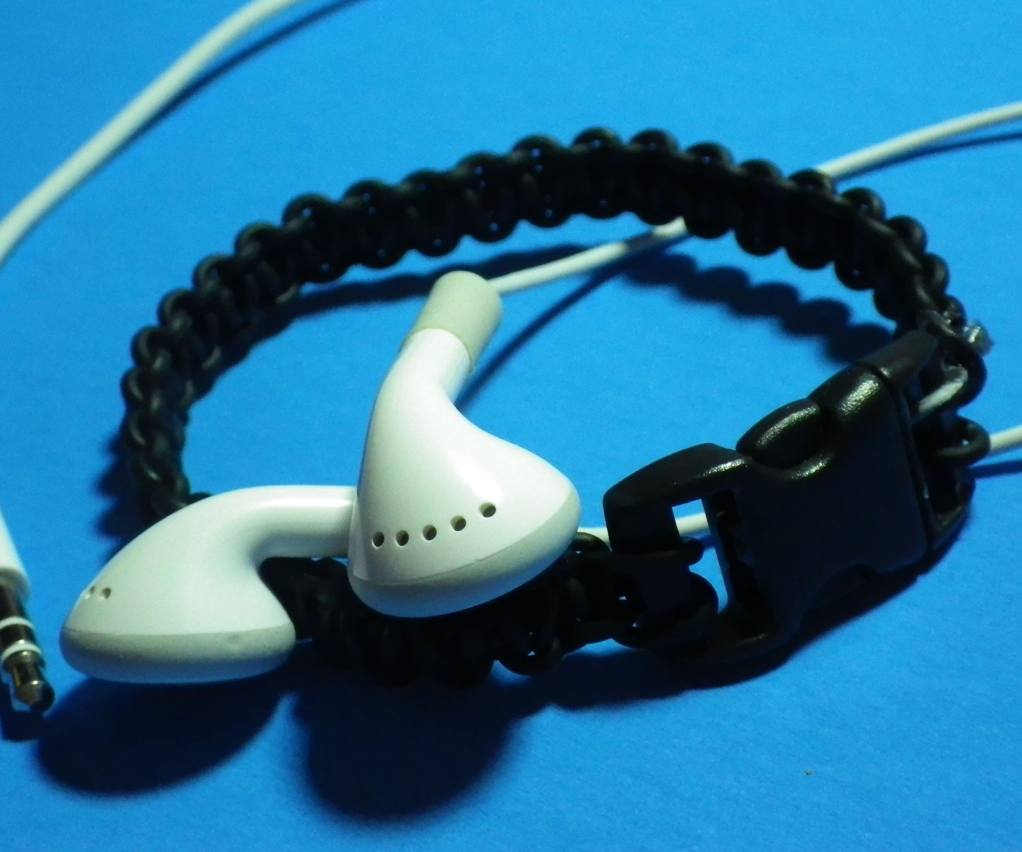 Headphone/Ear Bud Bracelet 4 Steps Instructables