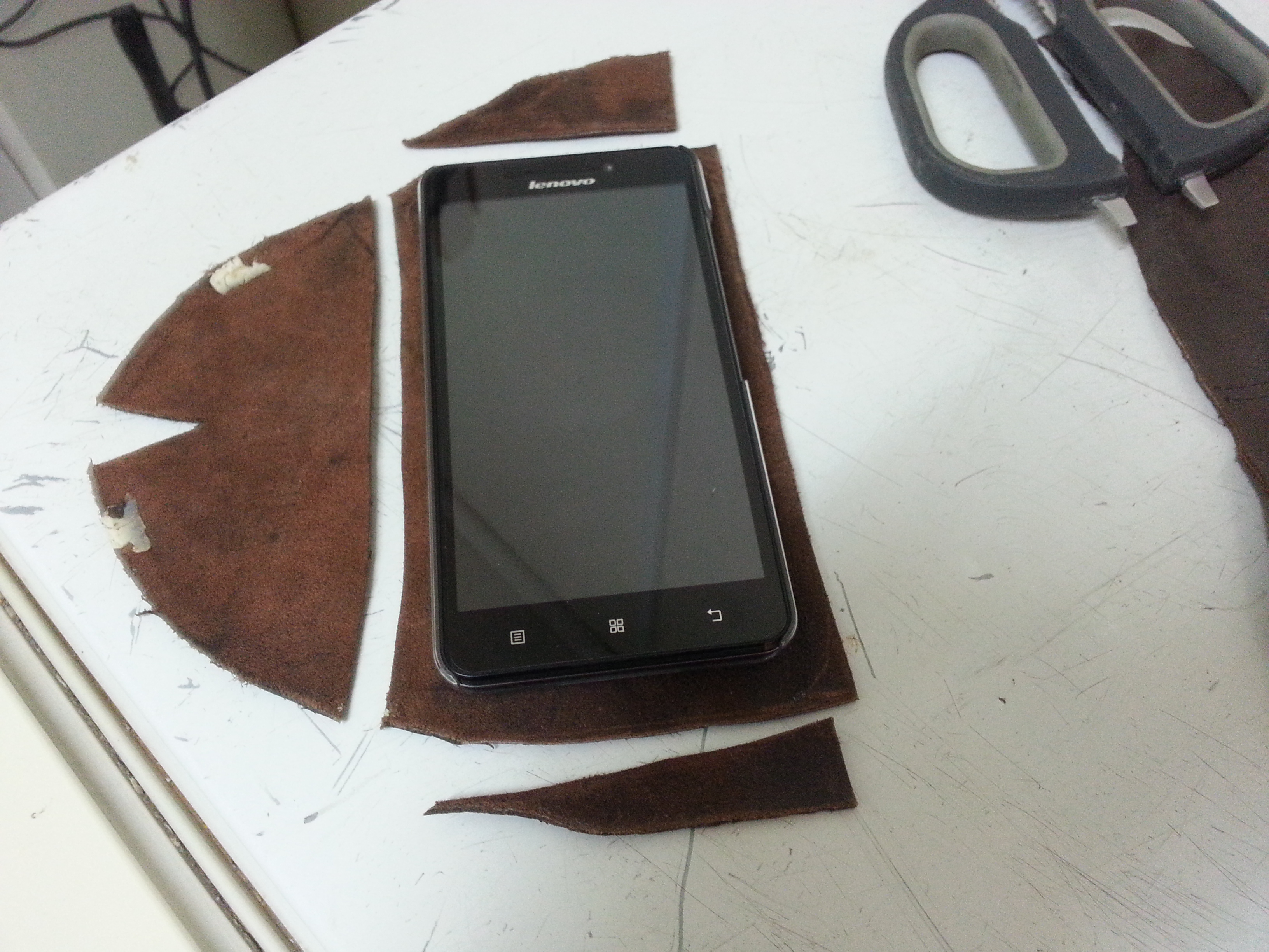 Ultra Dirt Cheap Phone Case From Old Leather Work Boots. 8 Steps
