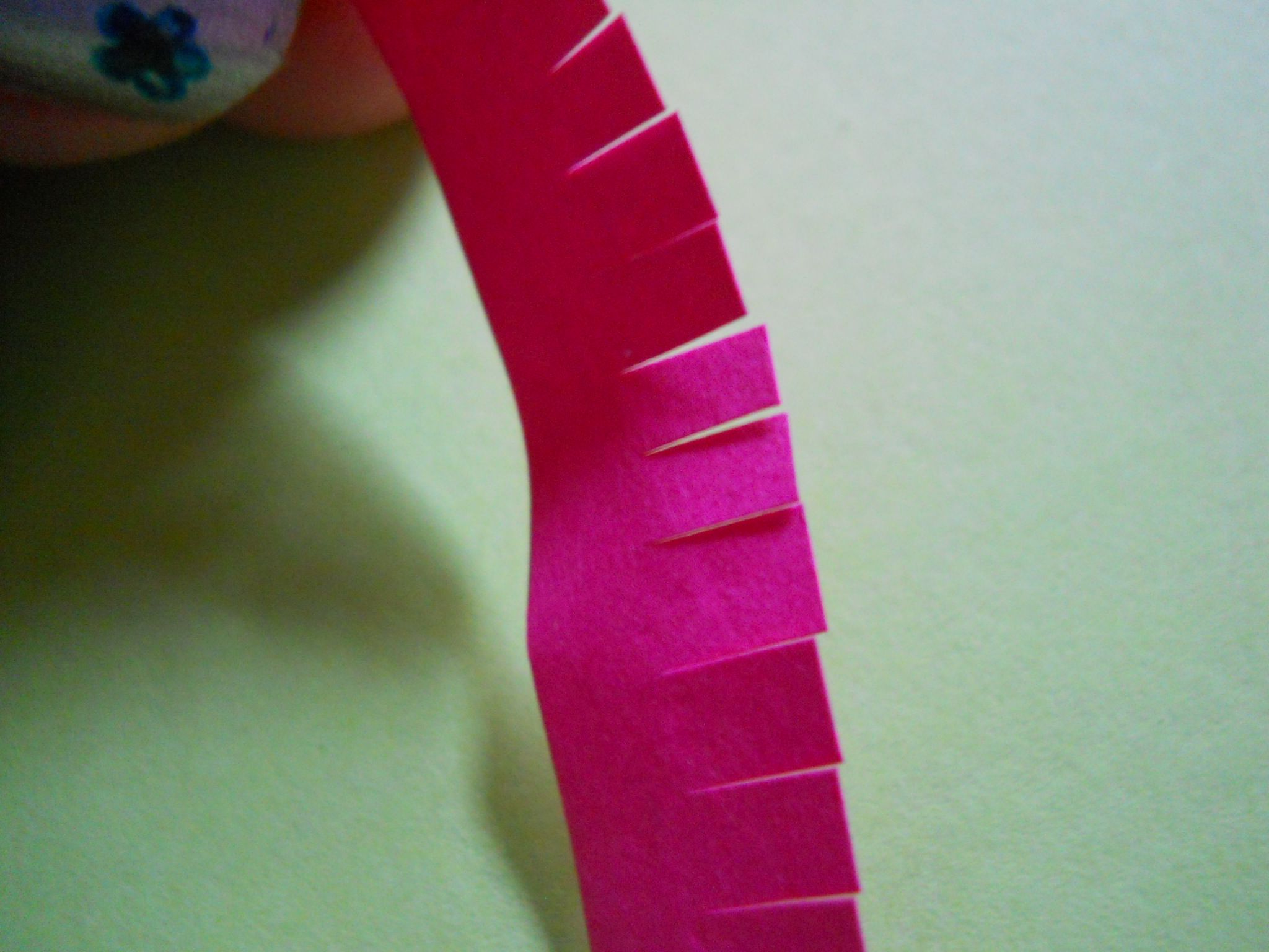 Simple Flower and Leaf Quilling Without a Quilling Tool 4 Steps (with