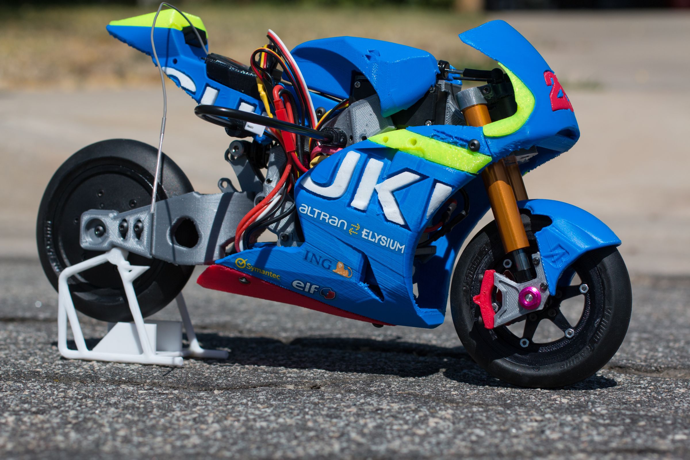 16 Suzuki Gsx Rr 1 8 Racing Rc Motogp Version 2 10 Steps With Pictures Instructables