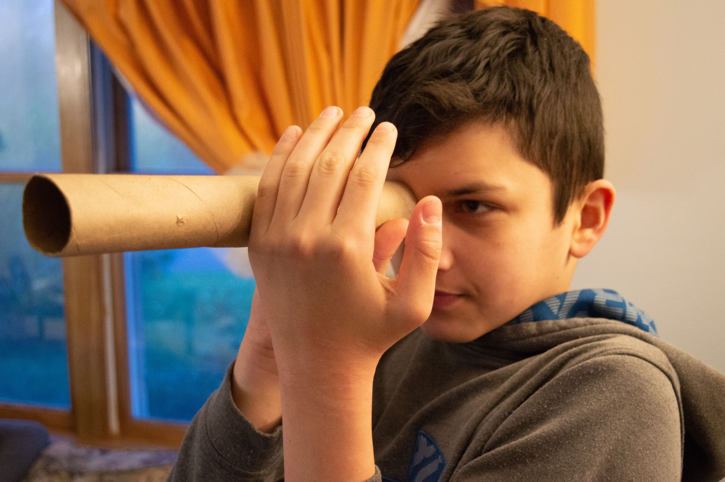 Hole in Your Hand Illusion 4 Steps (with Pictures) Instructables