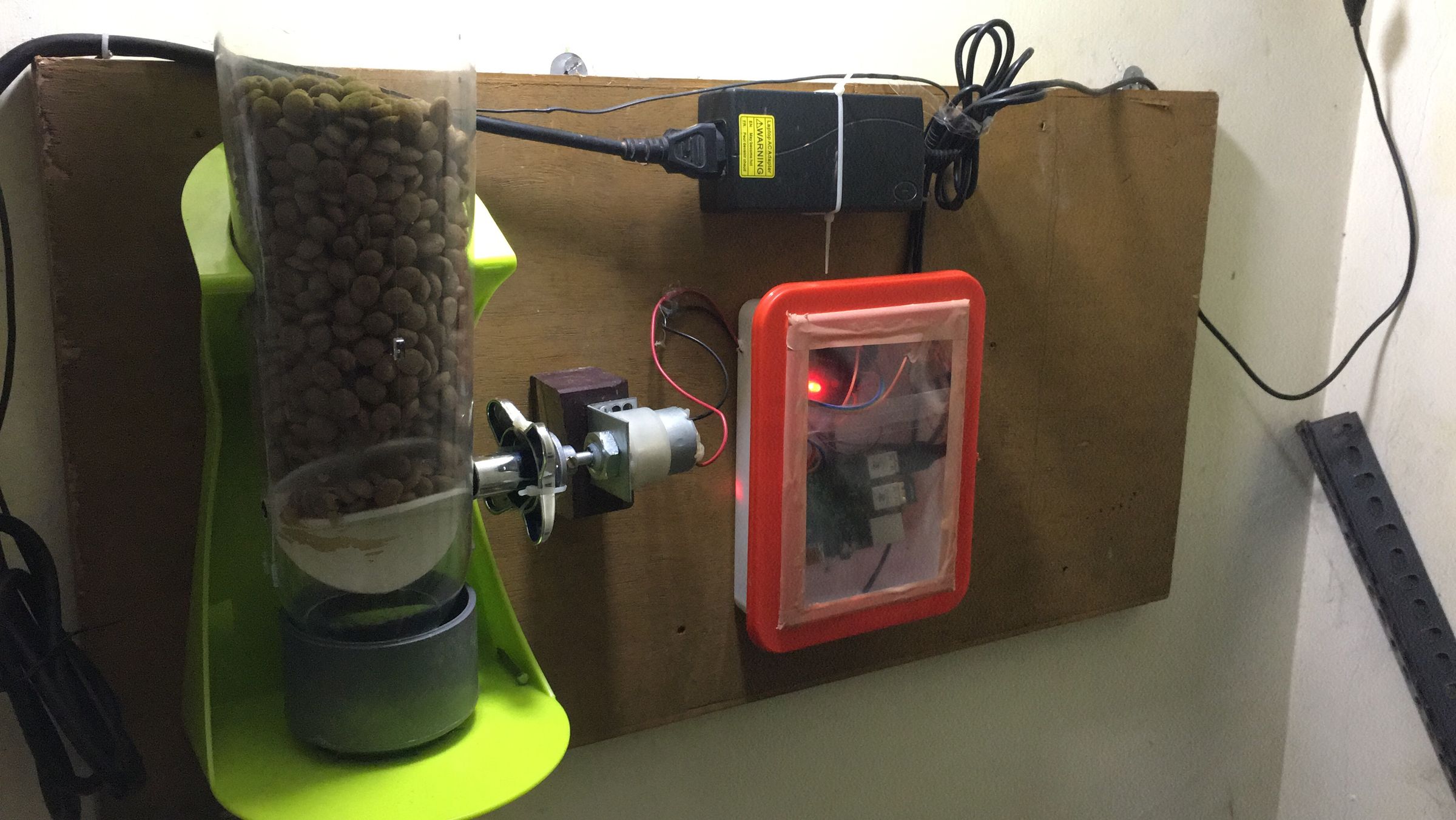 Raspberry Pi Automatic Dog Feeder & Live Video Streamer 3 Steps