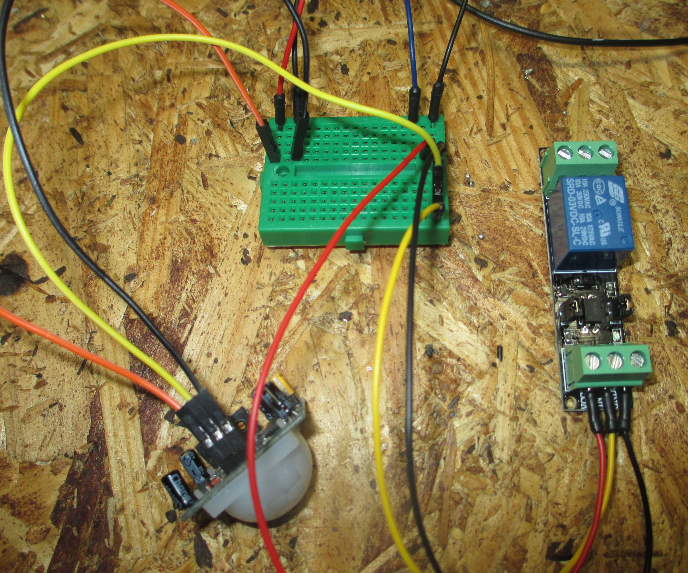 3v pir motion sensor driving  a (defective) 3v relay module DIY Project DIY Project Image