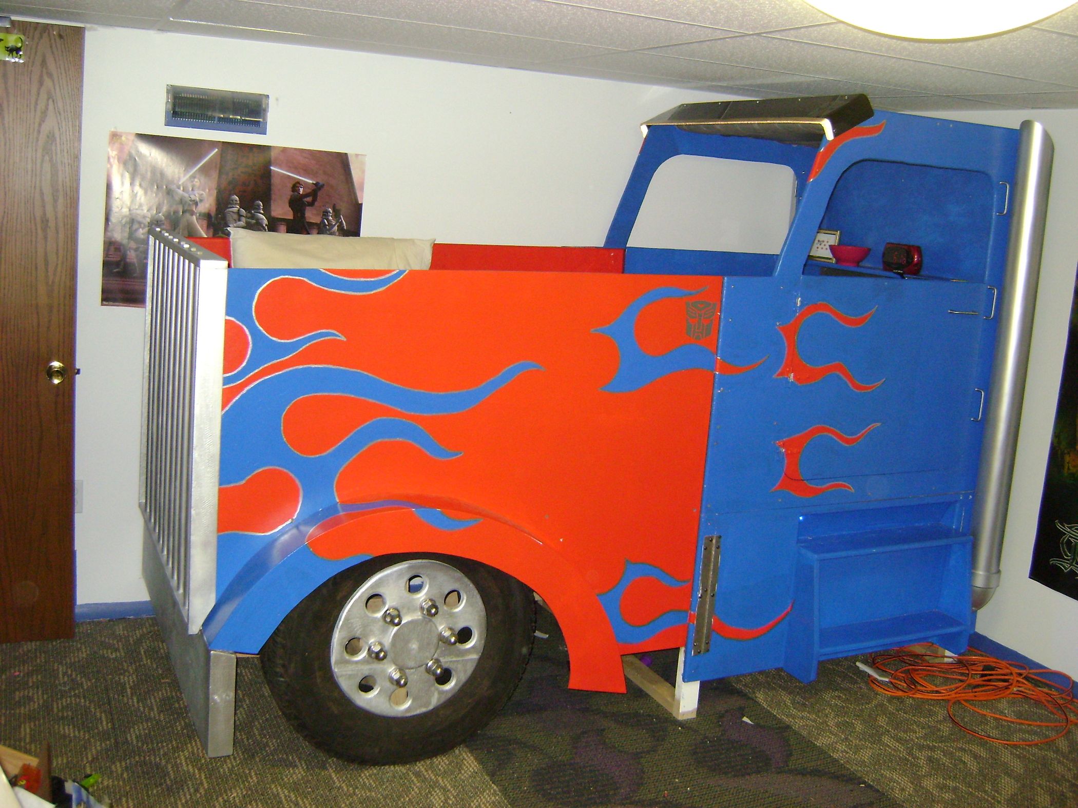 TRANSFORMER OPTIMUS PRIME BED - Instructables