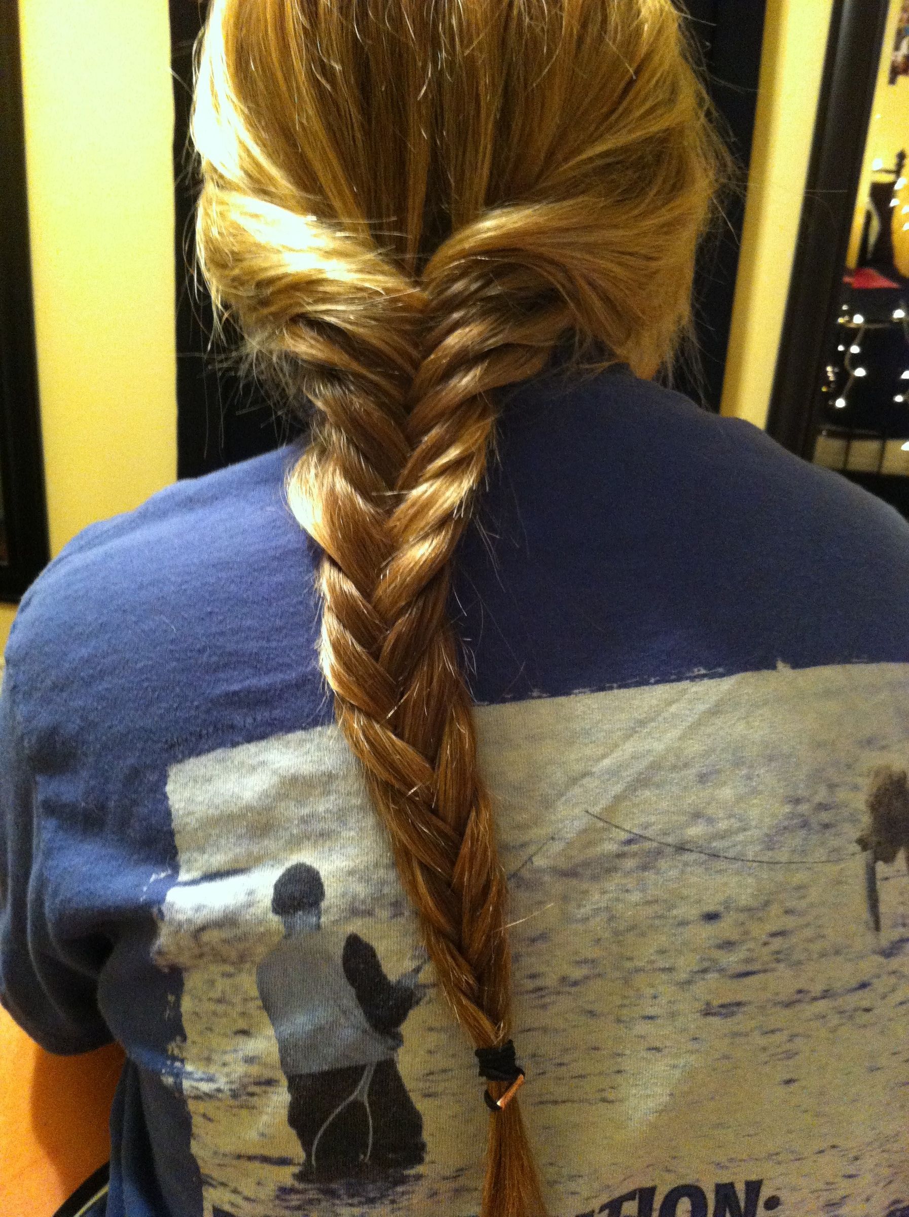 Step-by-step guide for how to fishtail braid DIY Project DIY project