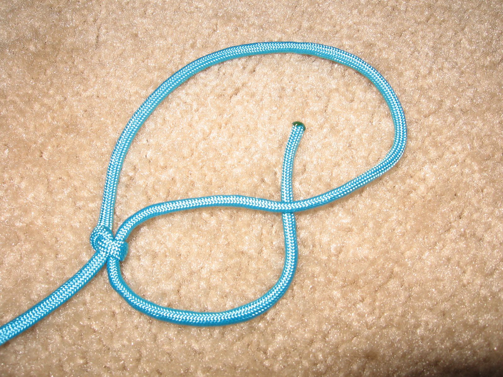 The Easiest Paracord Bracelet You'll Ever Make. 9 Steps Instructables