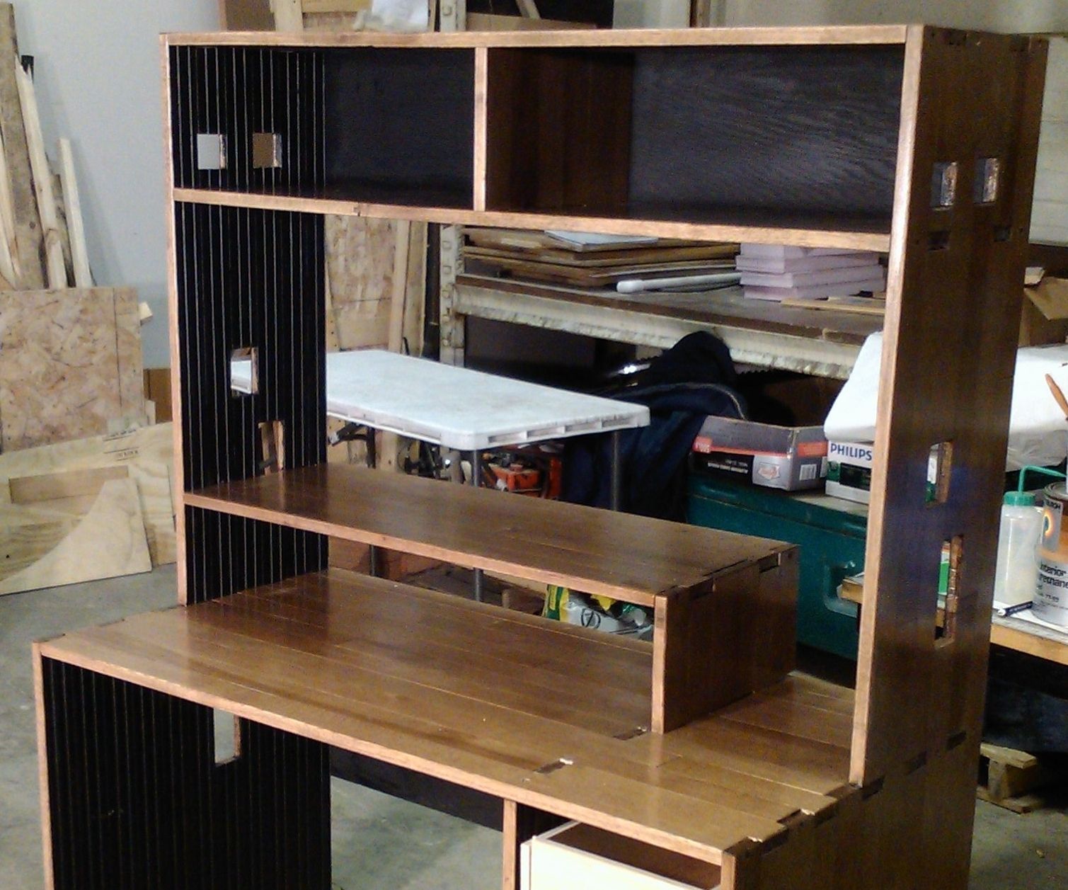 Step-by-step guide for solid wood computer desk for only $50 in material! DIY Project DIY project