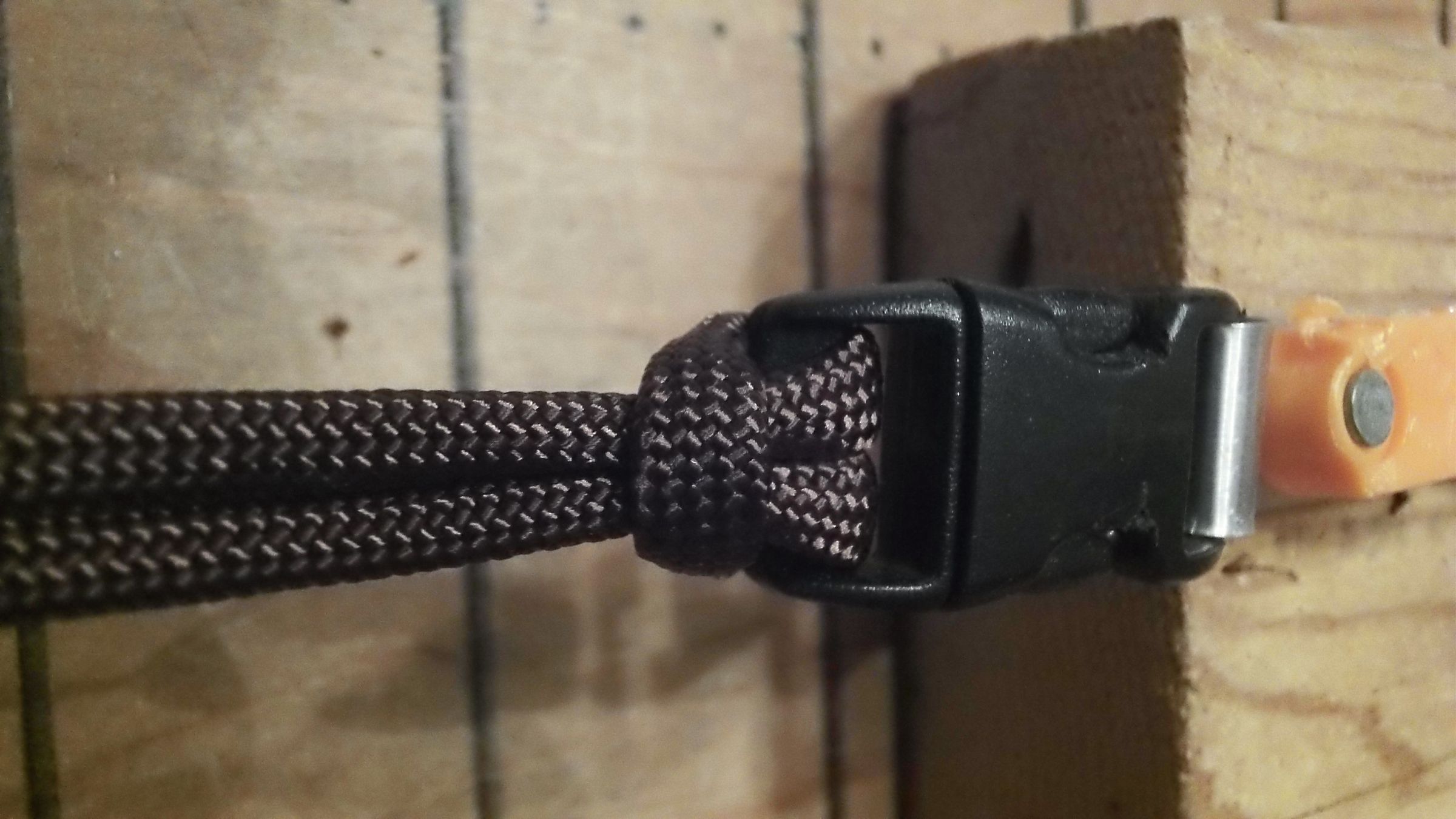 How to Tie a 4 Strand Paracord Braid With a Core and Buckle. 14 Steps