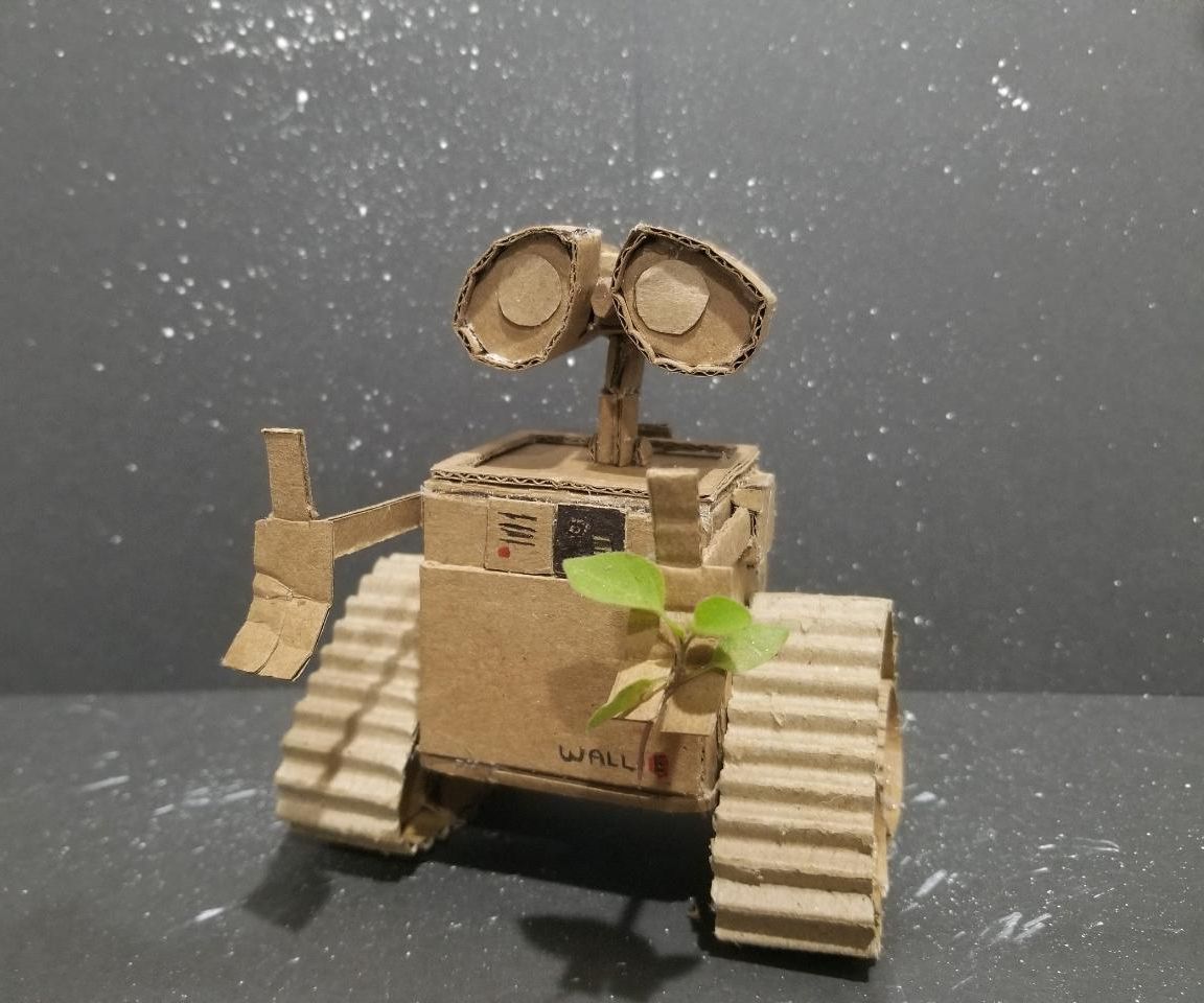 Cardboard WALLE 5 Steps Instructables