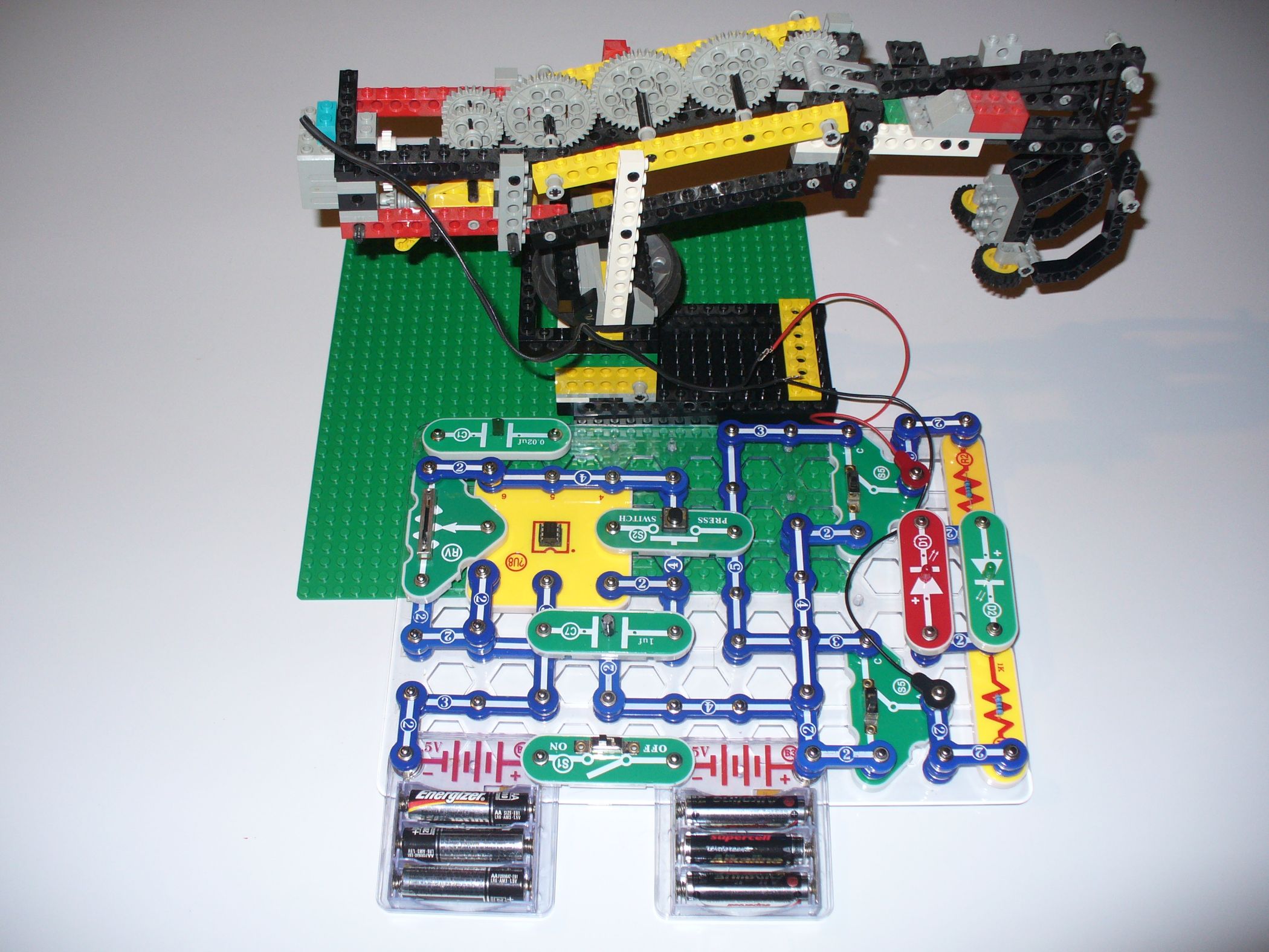 555 Timer Hacks: Cable Testers, Magnetic Stirrers, and Lego Grabbers Oh