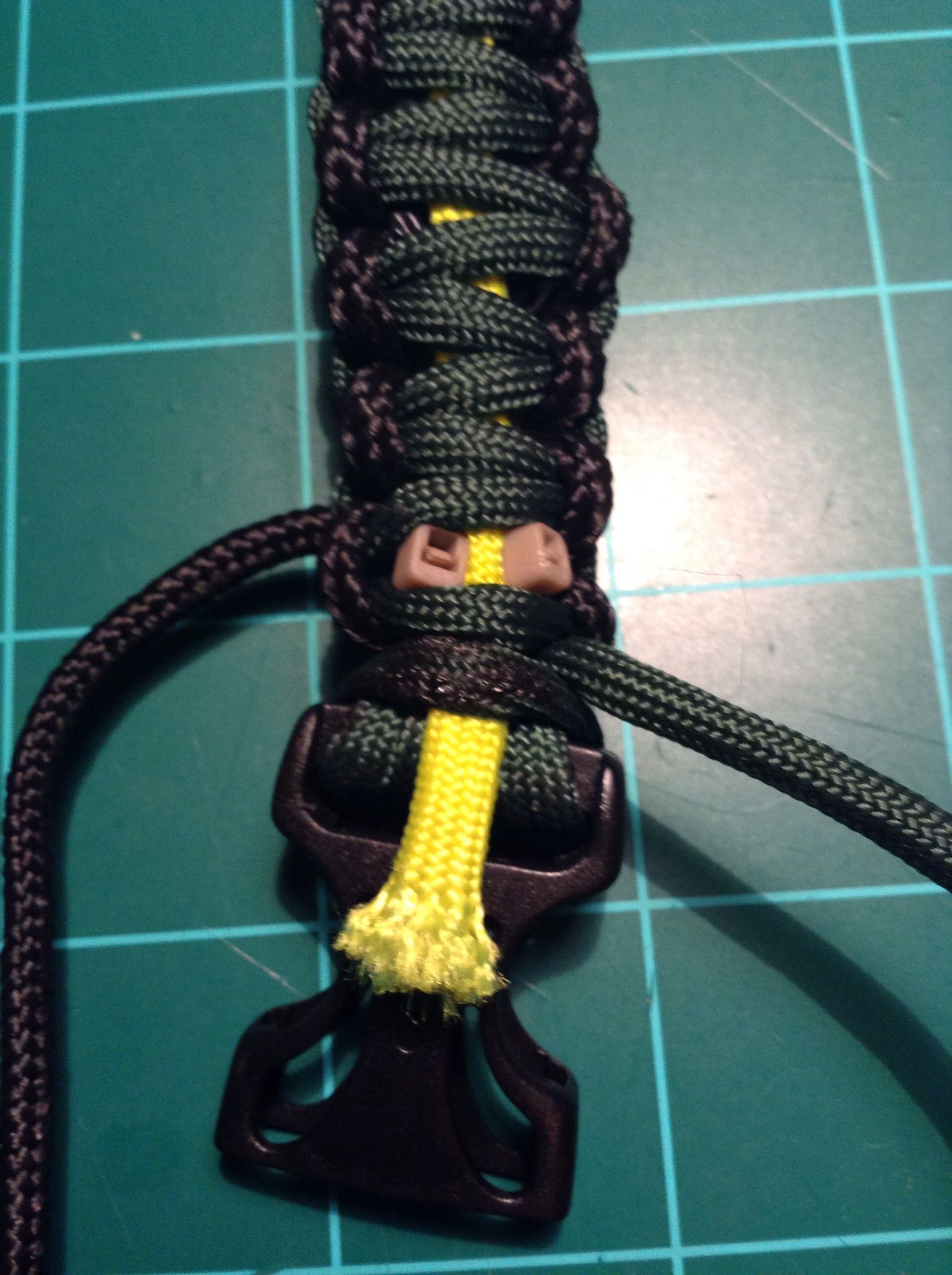 Survival Kit Inside a Paracord Bracelet 9 Steps Instructables