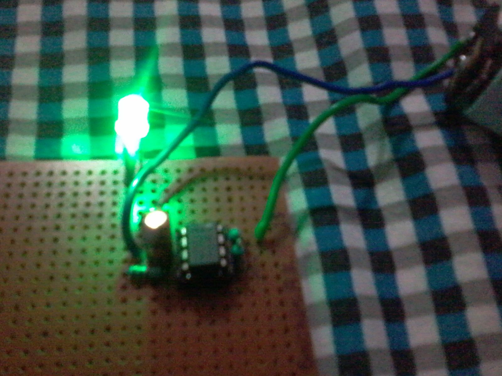 How to Make a 555 Timer Chip Circuit : 5 Steps (with Pictures