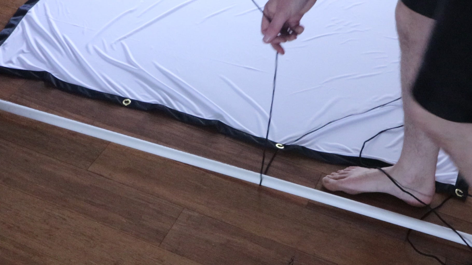 DIY Inexpensive Collapsible Projector Screen Frame : 8 Steps (with ...