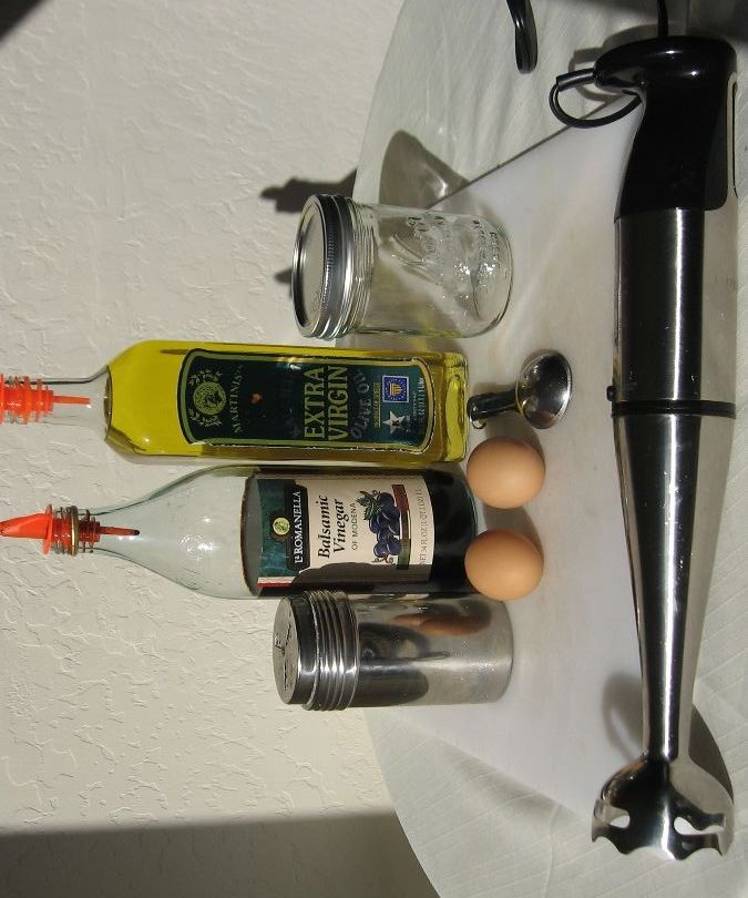 Fast Mayonnaise in a Jar from Olive Oil and Balsamic Vinegar 