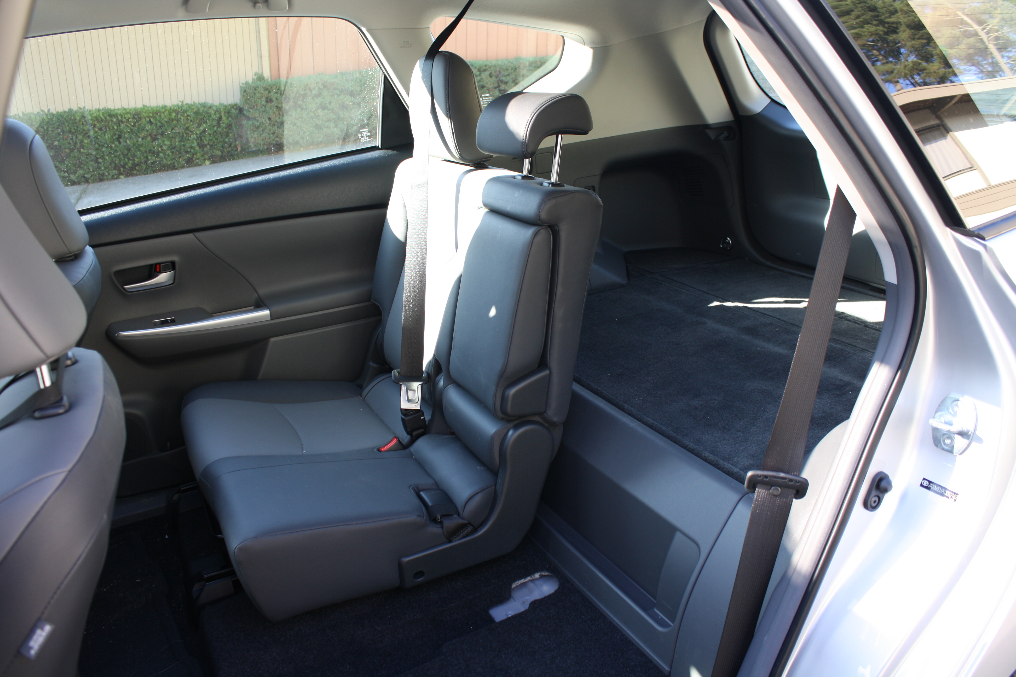 How to Remove the Rear Seats From a Toyota Prius V 3 Steps (with