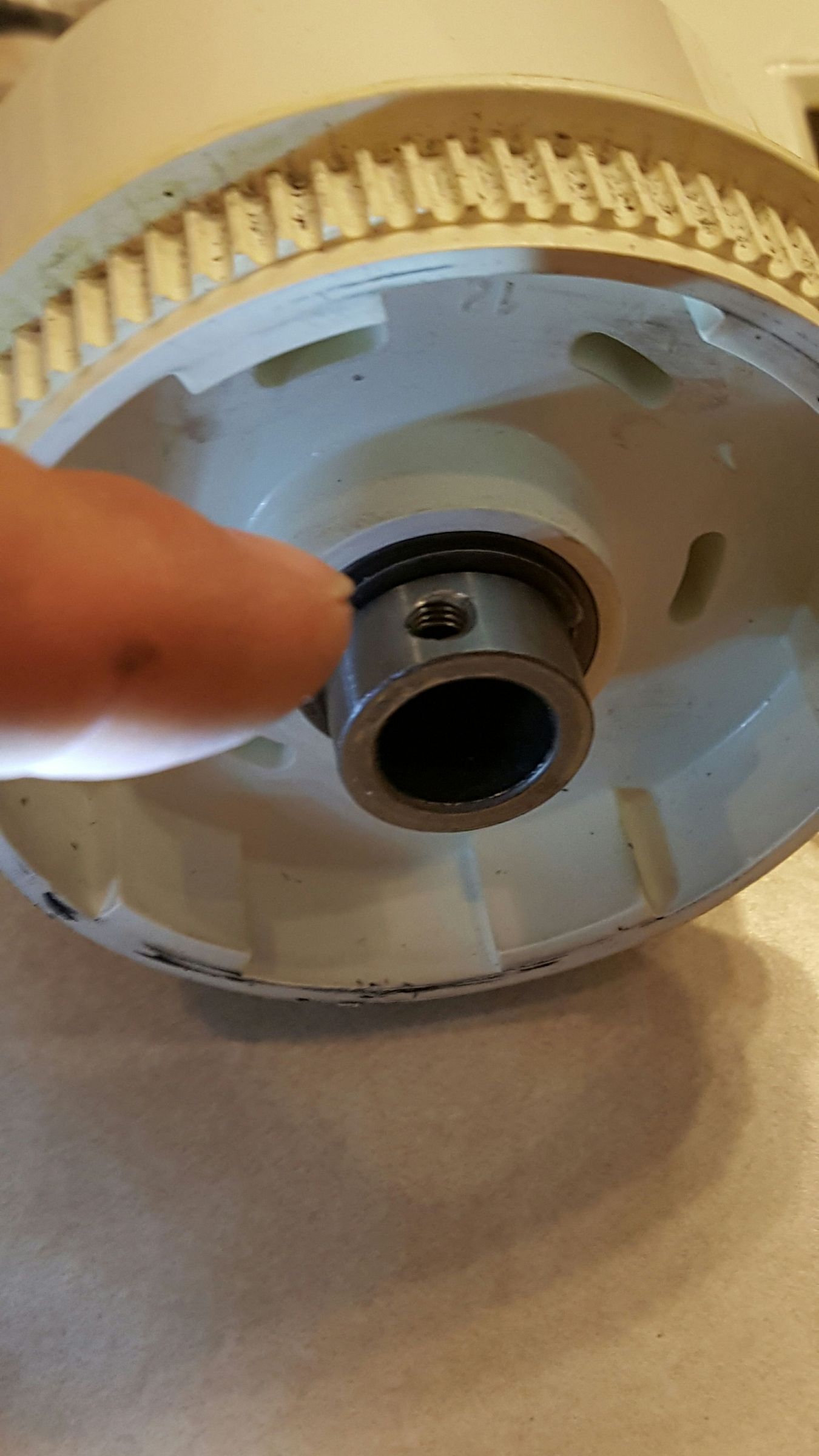 Repair a Broken Singer 57825C Handwheel Clutch Plate. 13 Steps (with Pictures) Instructables