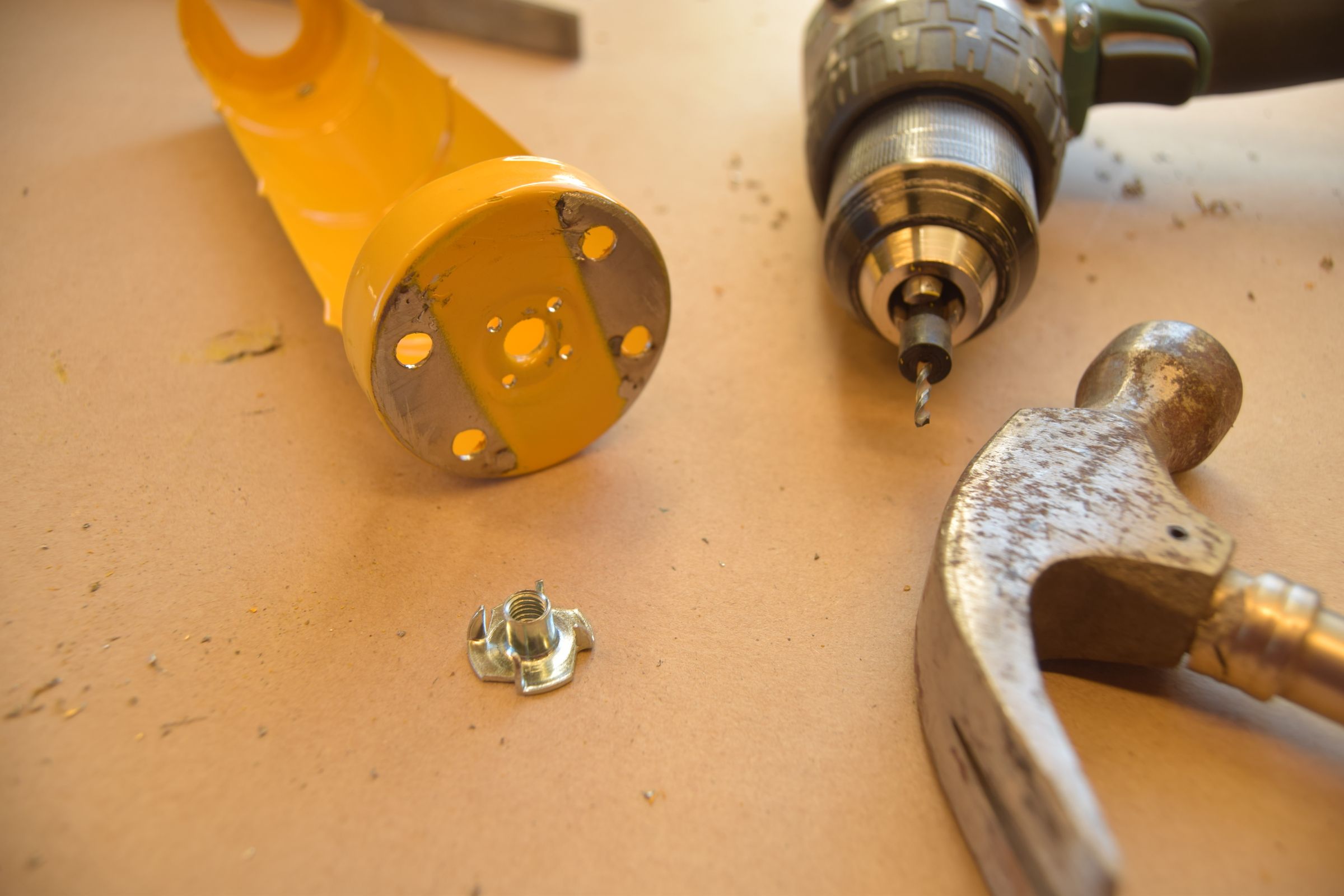 Easiest Drill Powered Caulking Gun : 5 