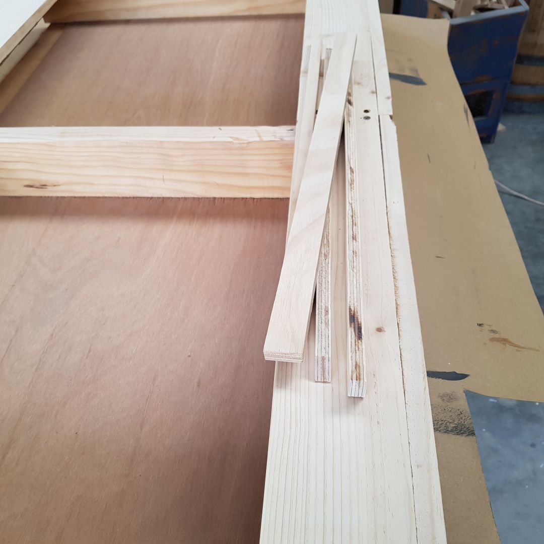Wall Mounted Drop Down Pallet Bar 10 Steps (with Pictures
