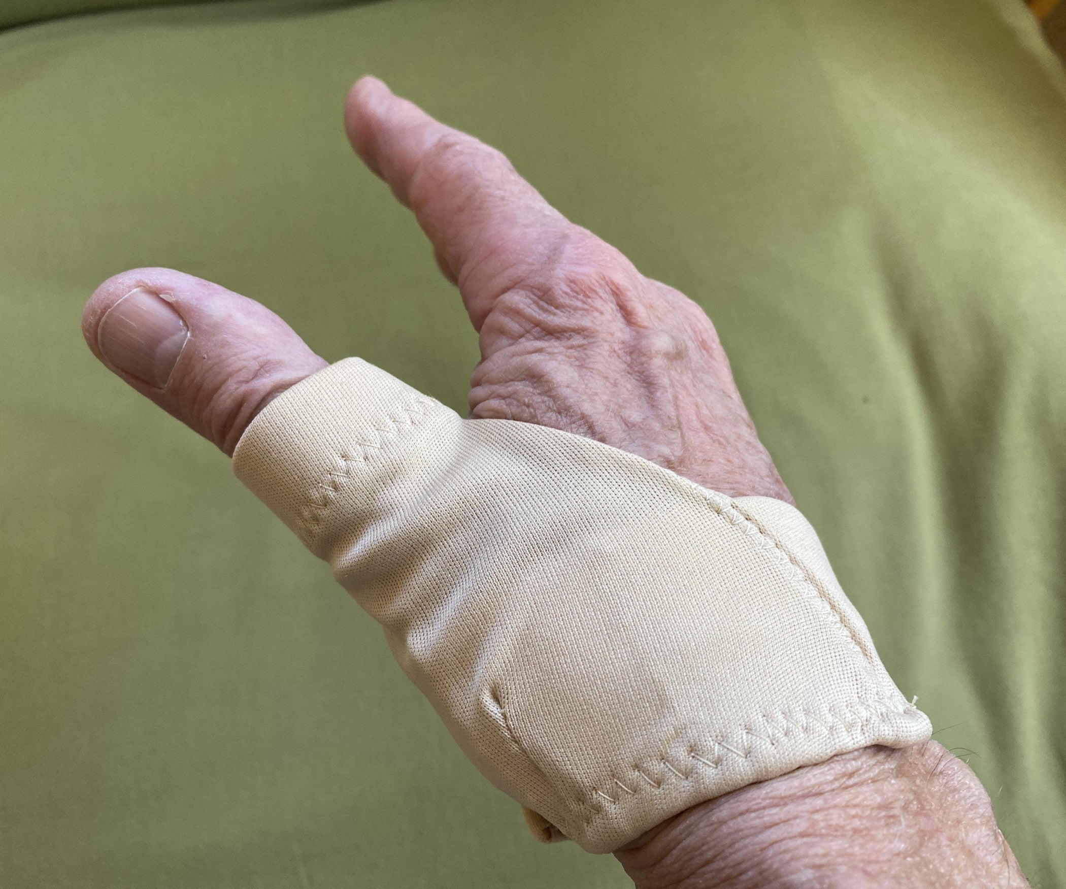 Make a Splint for Your Sore Thumb Joint 10 Steps (with Pictures
