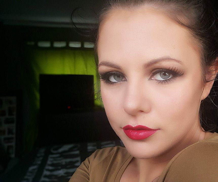 DIY guide for Bronze Glitter & Bold Red Lip Makeup with step-by-step instructions