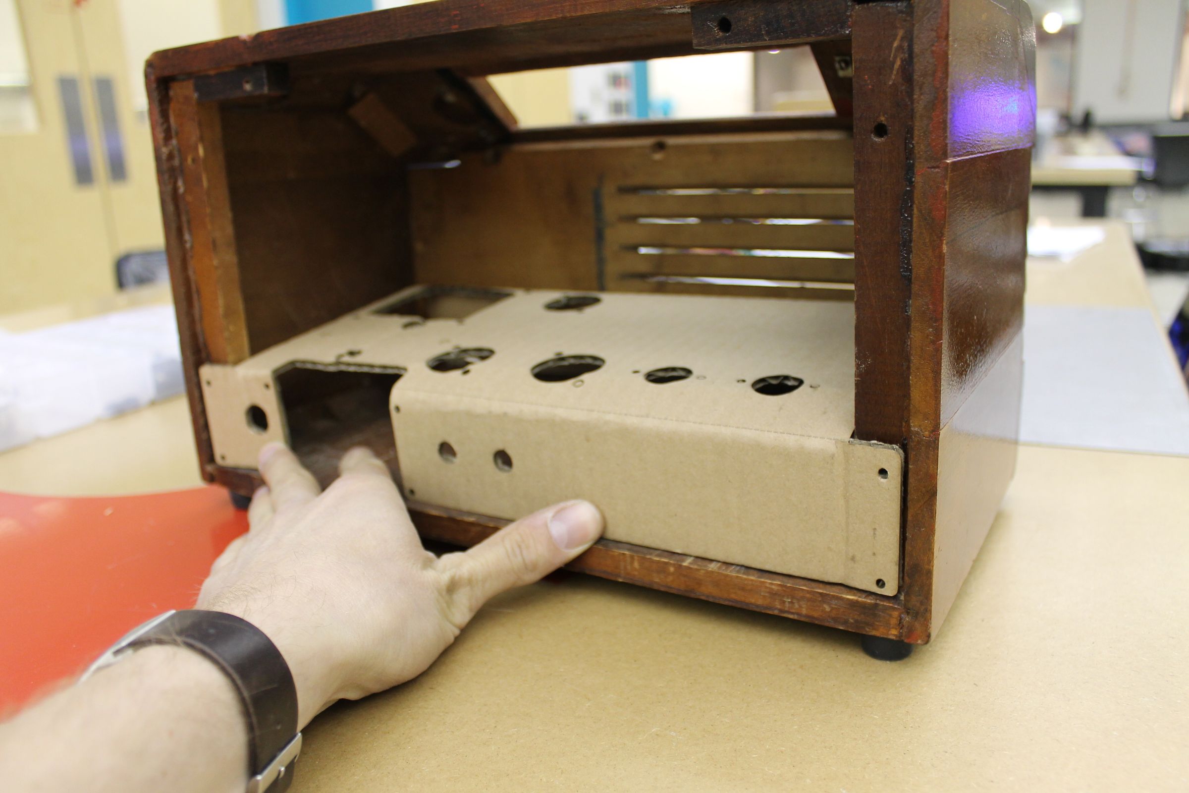 Make a Guitar Amplifier Chassis Out of Sheet Metal 8 Steps