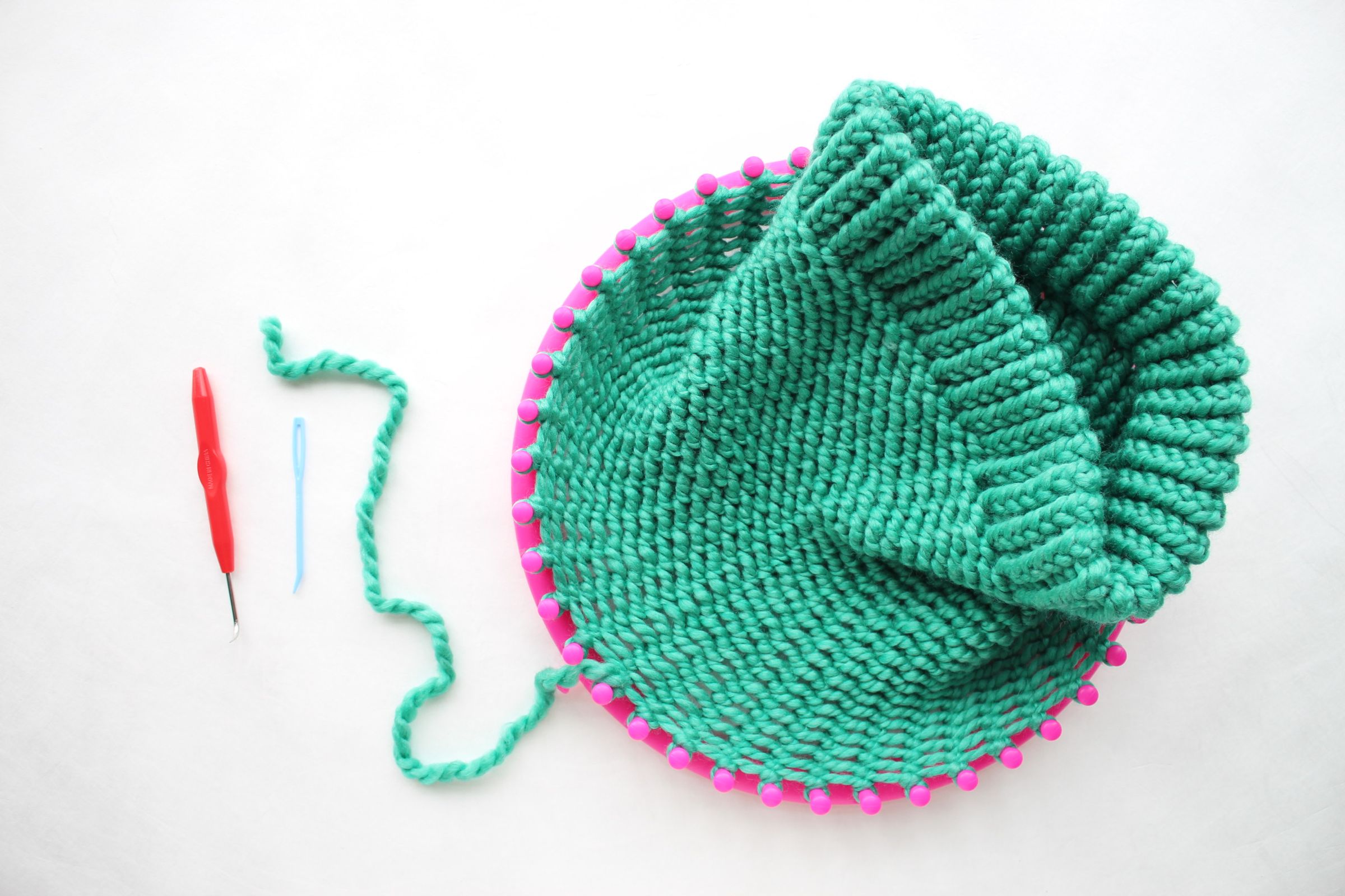 Knit a Slouchy Hat on a Round Loom 12 Steps (with Pictures