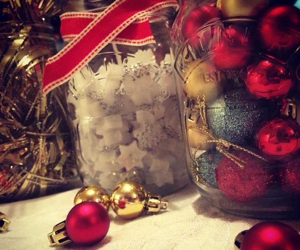 DIY guide for DIY Glass Jar Christmas Centrepiece with step-by-step instructions