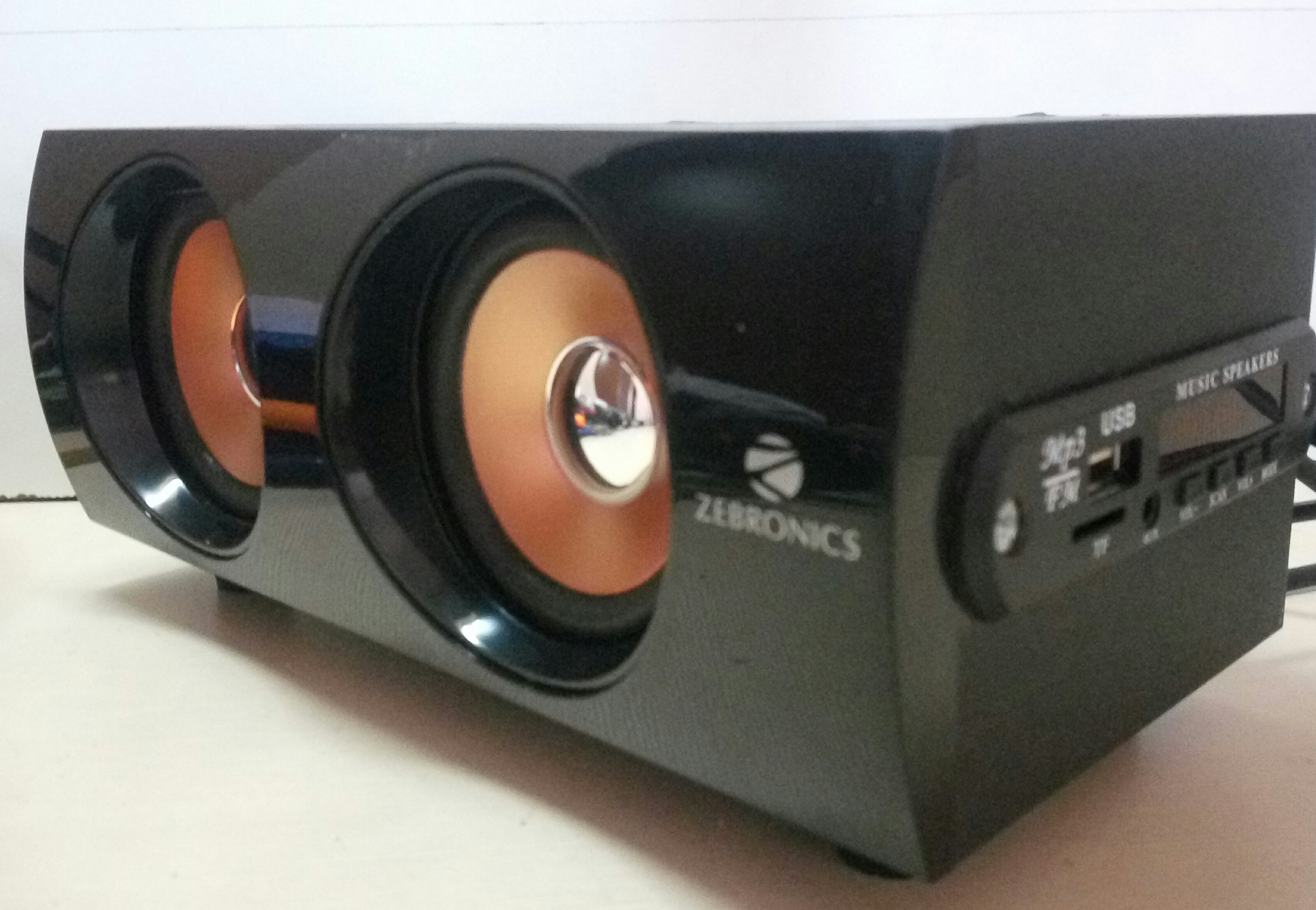 portable multimedia speakers