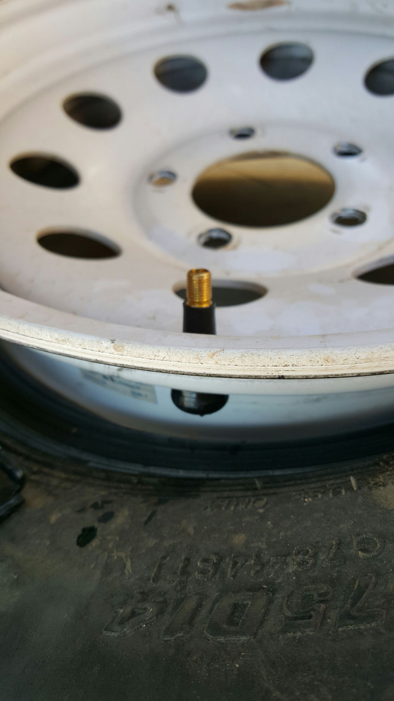 Change a Valve Stem in a Tubeless Tire. 9 Steps (with Pictures