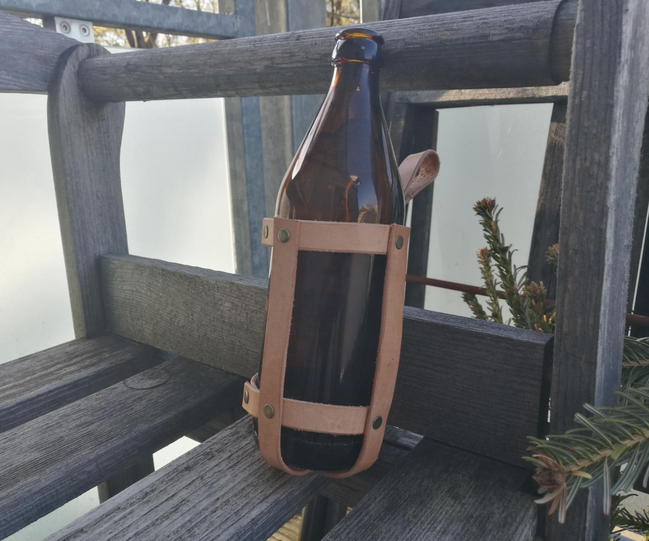Leather Bottle or Can Belt Holster 8 Steps (with Pictures