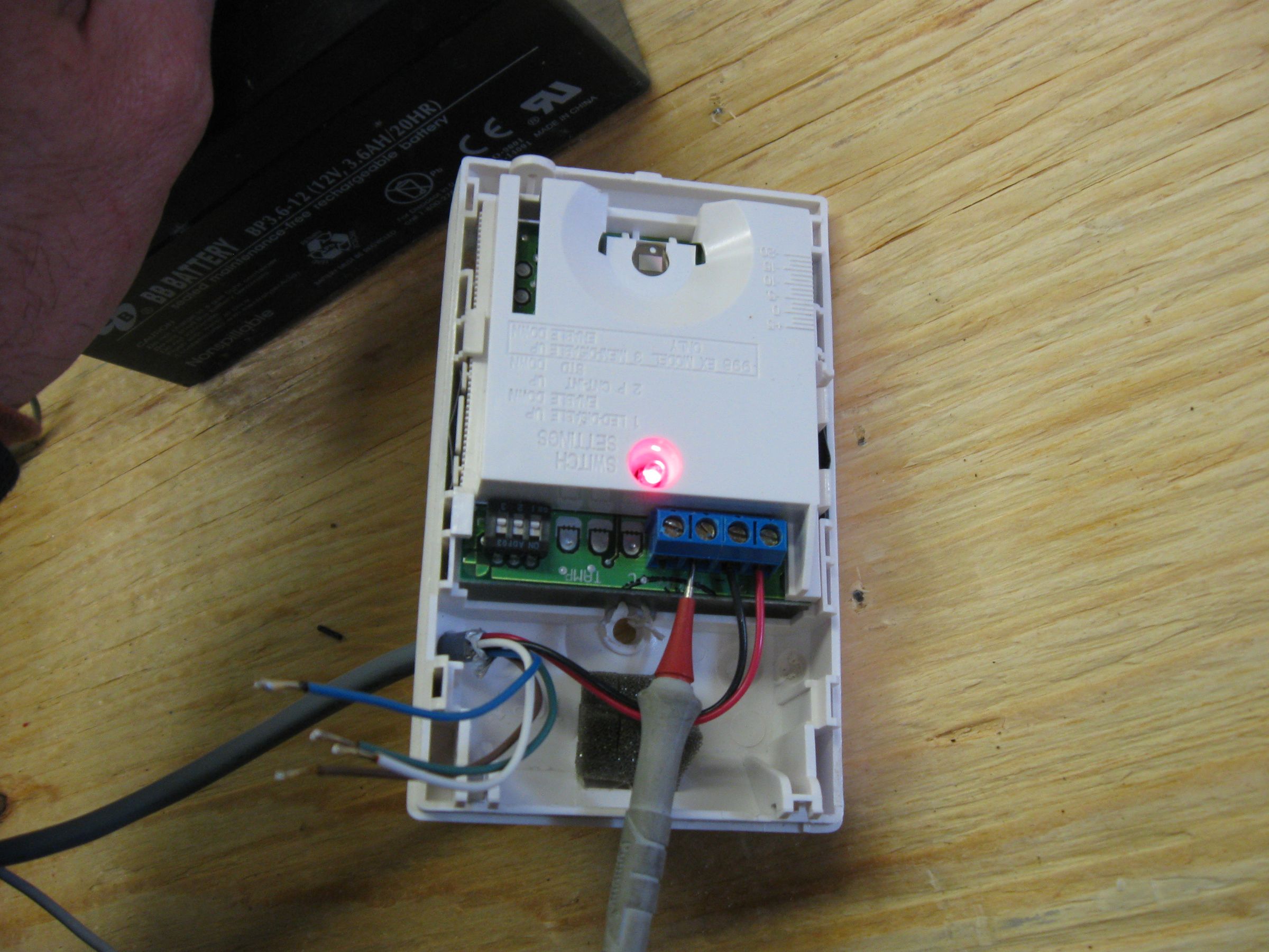 Hacking a PIR Motion Sensor for Use As a Triggering Device. 5 Steps