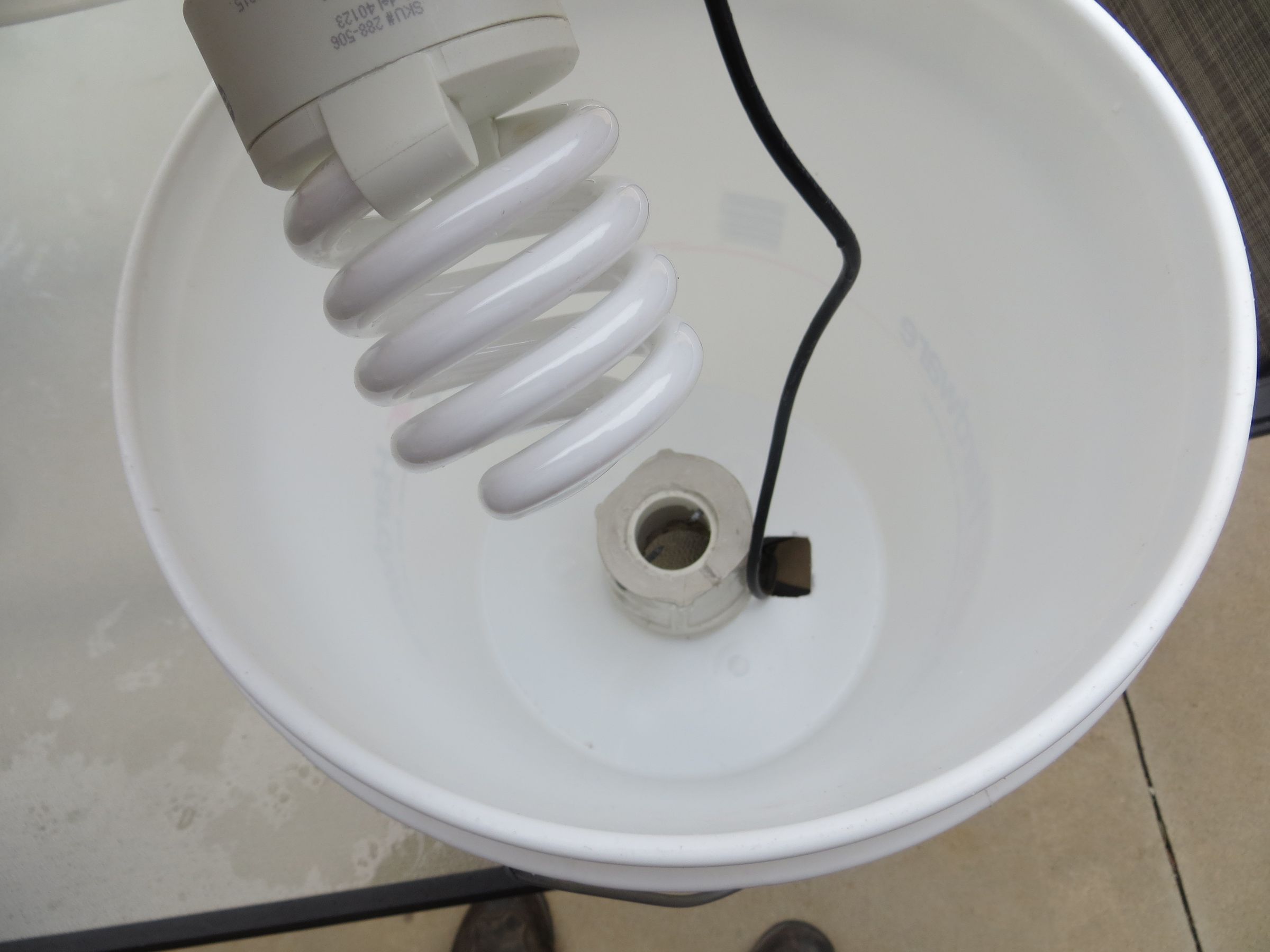 Camp Light / Bucket Light 9 Steps Instructables