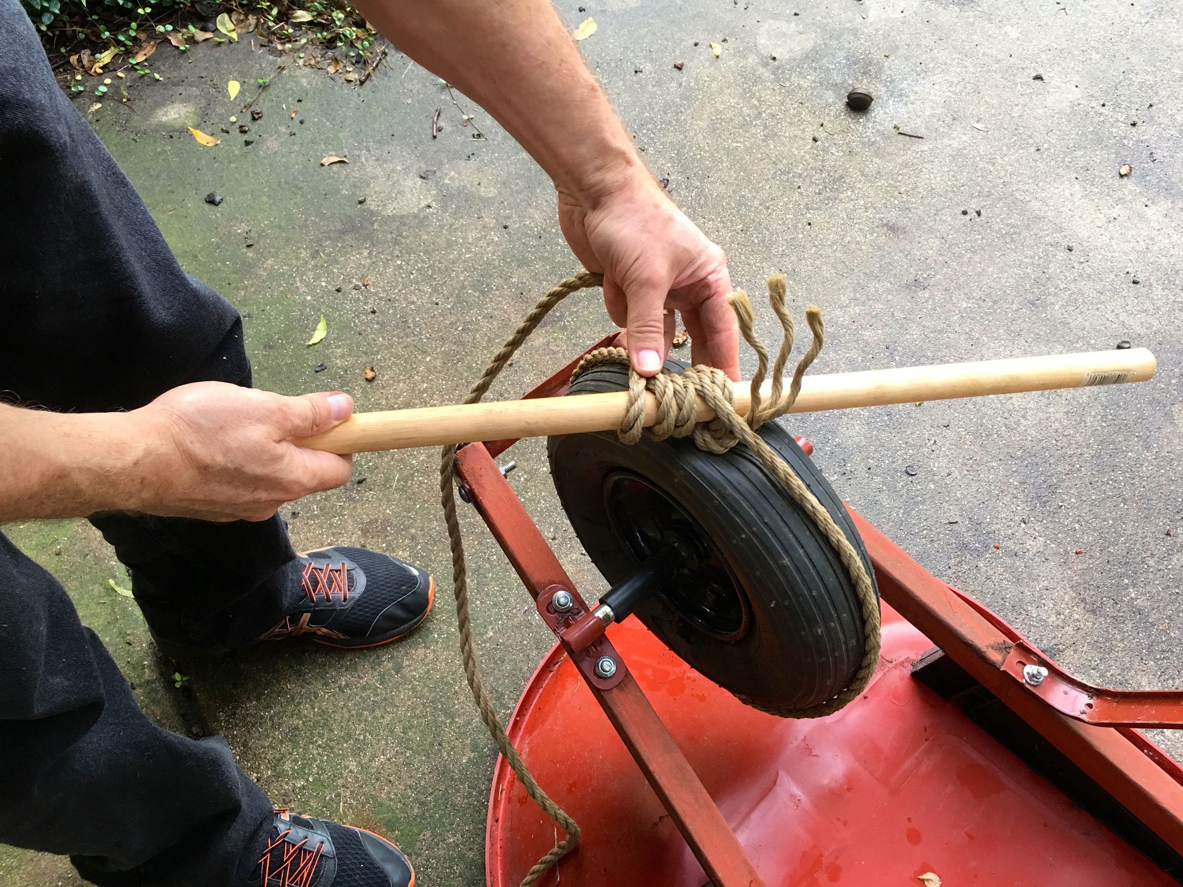 How to Inflate a Tubeless Wheelbarrow Tire That Defies Inflation 7