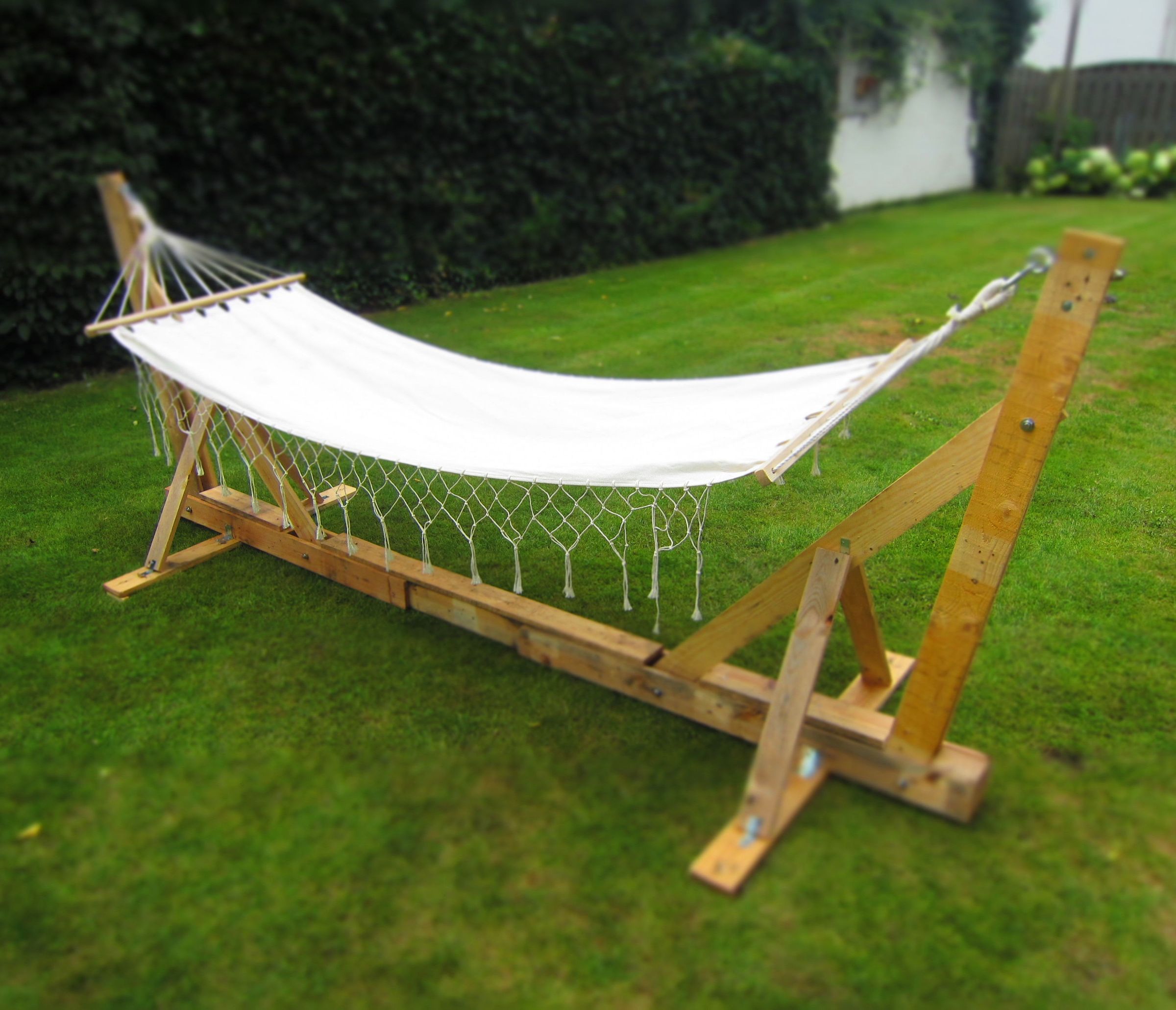 Pallet hammock stand