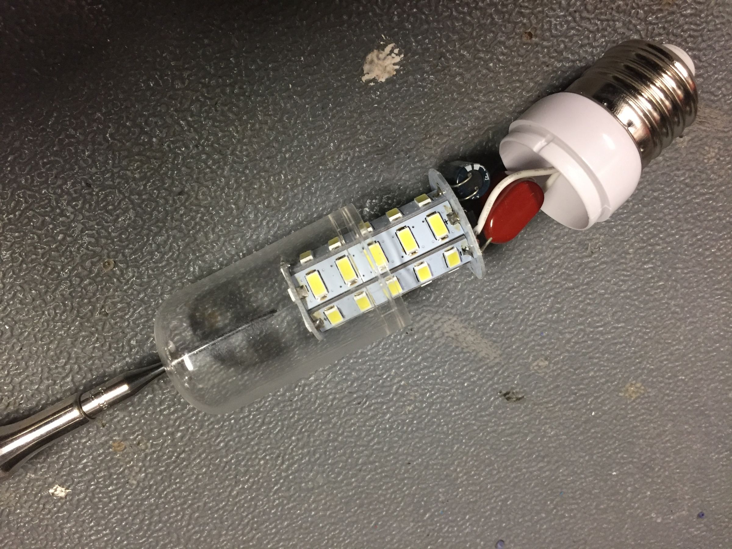 Переделка светодиодной лампы на 12 вольт. Переделать светодиодной лампы. Переделка светодиодной лампы с 220 на 12 вольт. Переделка светодиодной лампы в фонарь. Переделка светодиодного светильника на 12в.