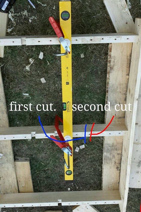 Entalhe para fora das colunas e prateleiras