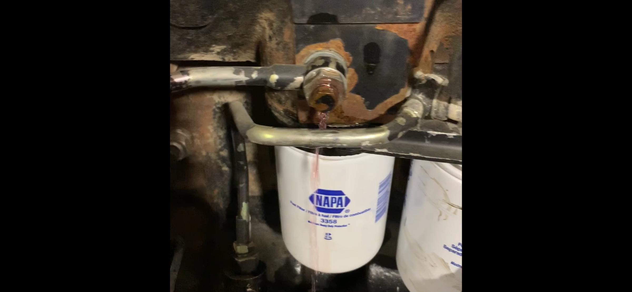 How to Do an Oil Change on a Tractor. 5 Steps Instructables