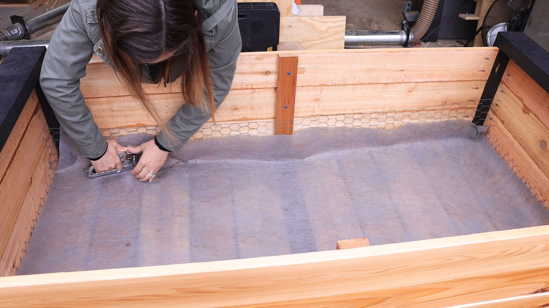 Maschendraht, Stoff und Kunststoff im Inneren!