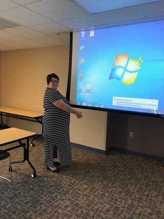 Featured image of post How To Set Up A Projector To A Laptop / Here you'll see a list of the devices on the network set up to receive airplay content.