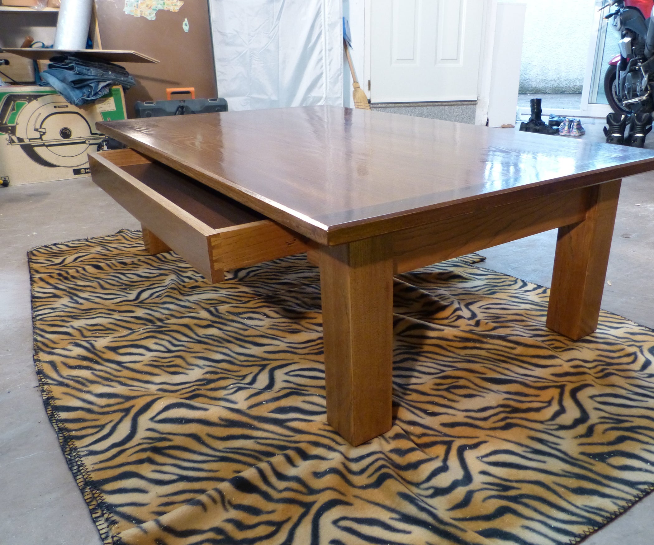 A Simple Coffee Table Out of Wood 14 Steps (with Pictures