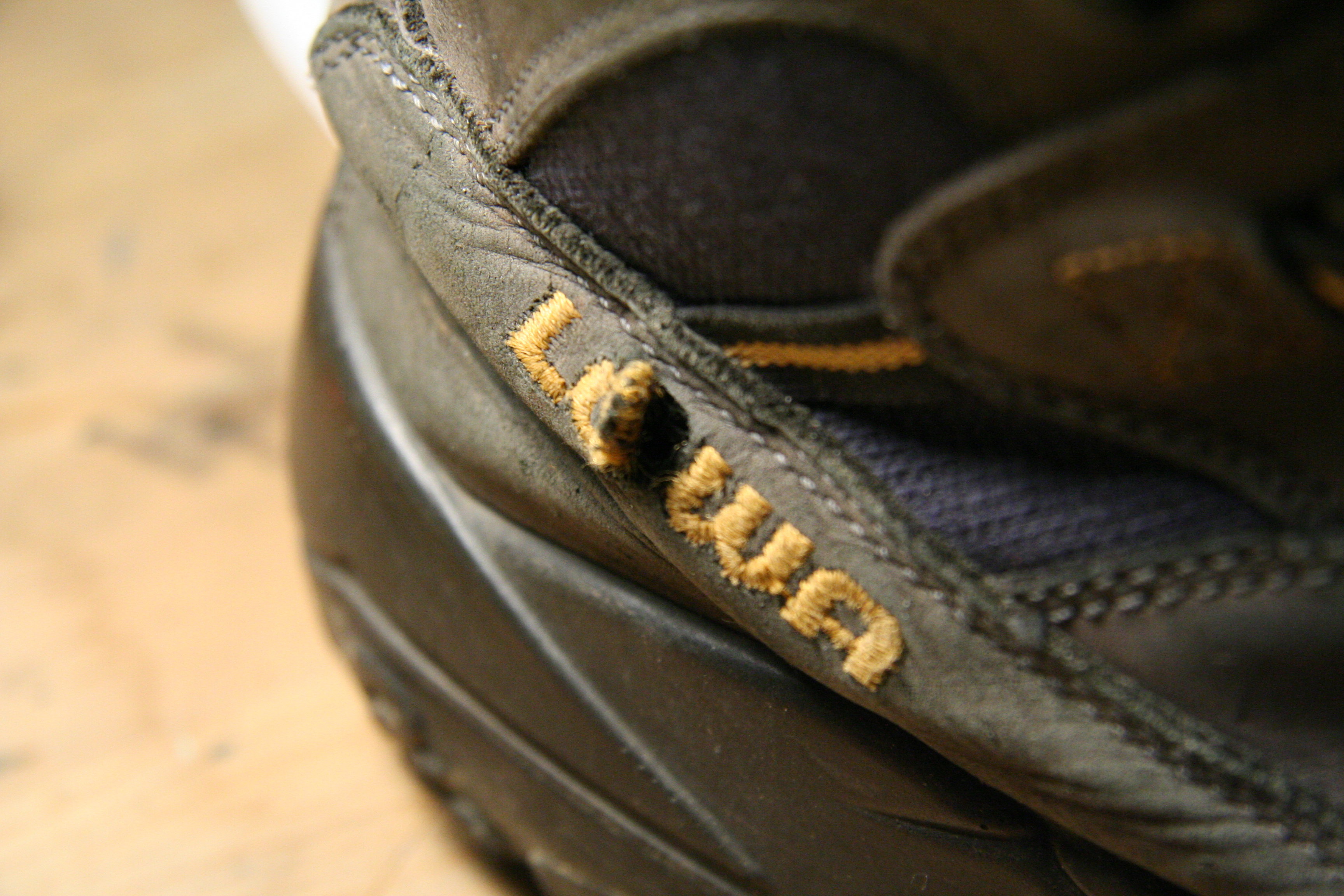 How to Repair Hiking Boots 4 Steps (with Pictures) Instructables