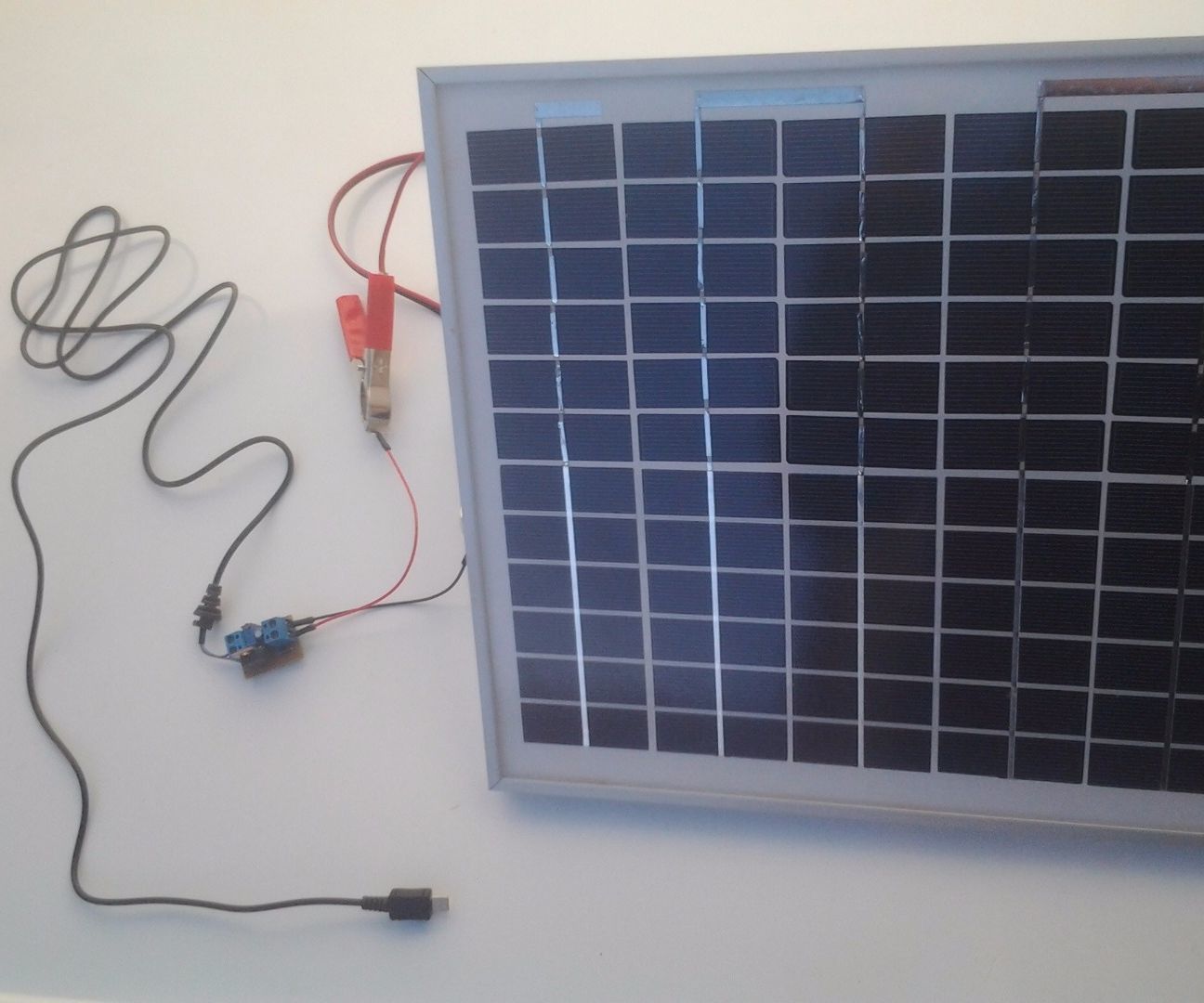 Charge the Phone Via the Solar Panel 3 Steps Instructables